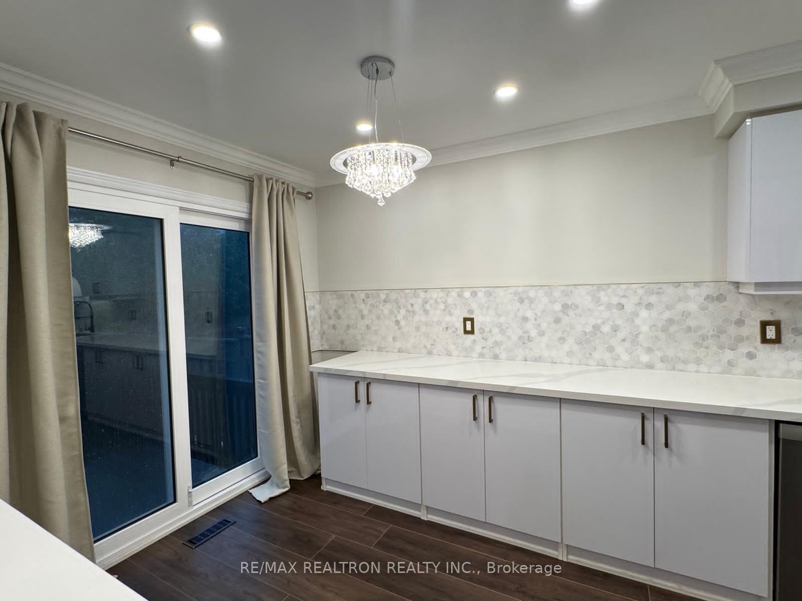 Photo 8 of 73 Lento Court, Vaughan, East Woodbridge — HOMEH