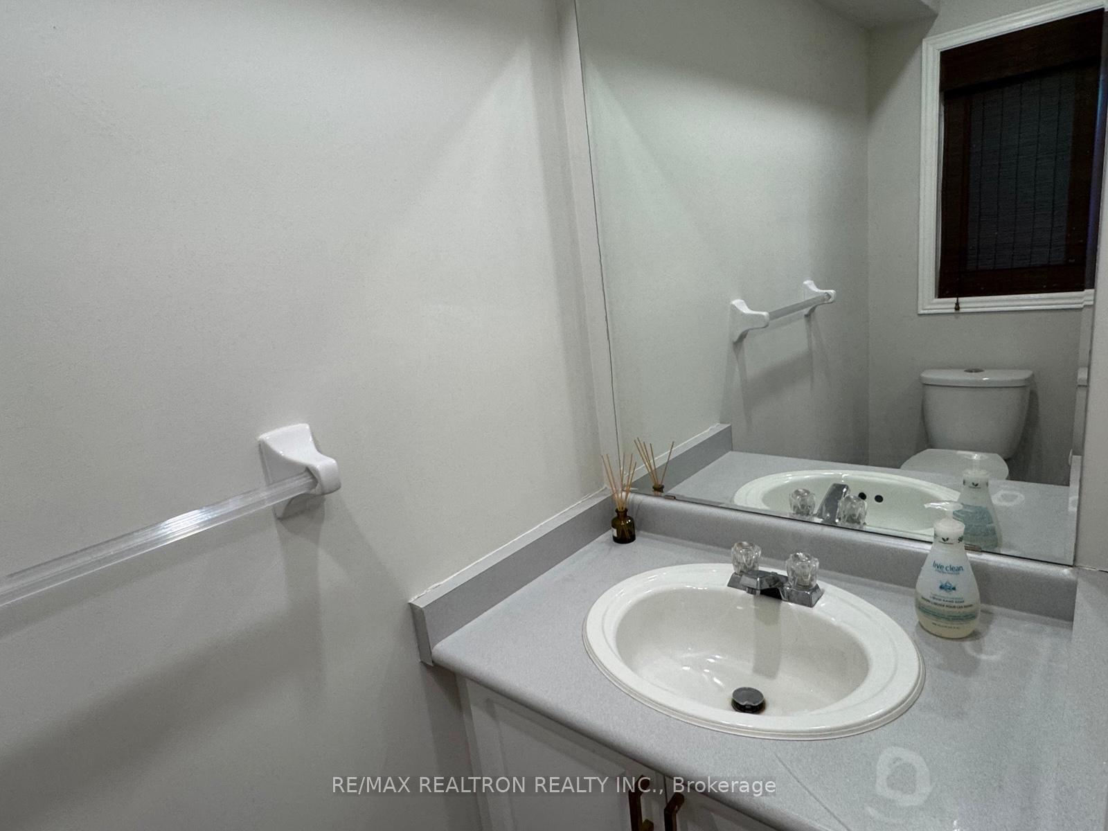 Photo 12 of 73 Lento Court, Vaughan, East Woodbridge — HOMEH
