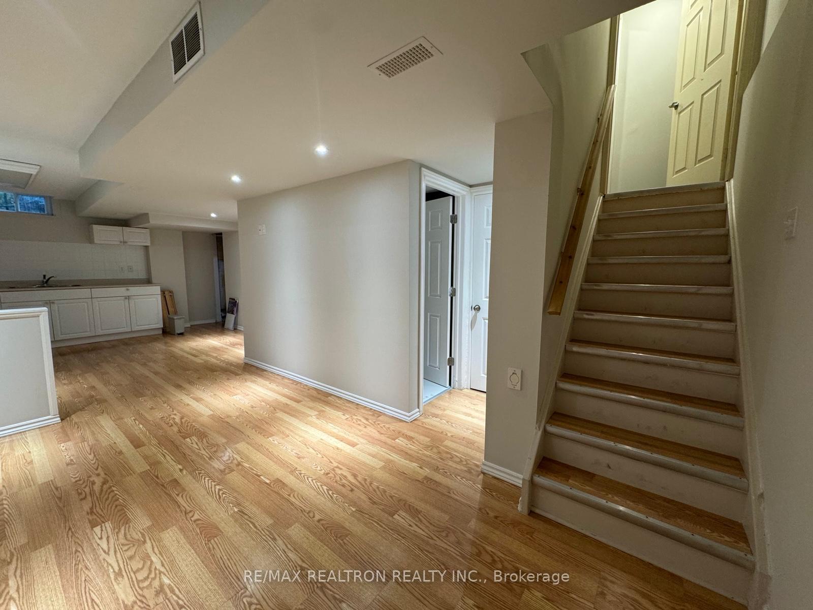 Photo 22 of 73 Lento Court, Vaughan, East Woodbridge — HOMEH