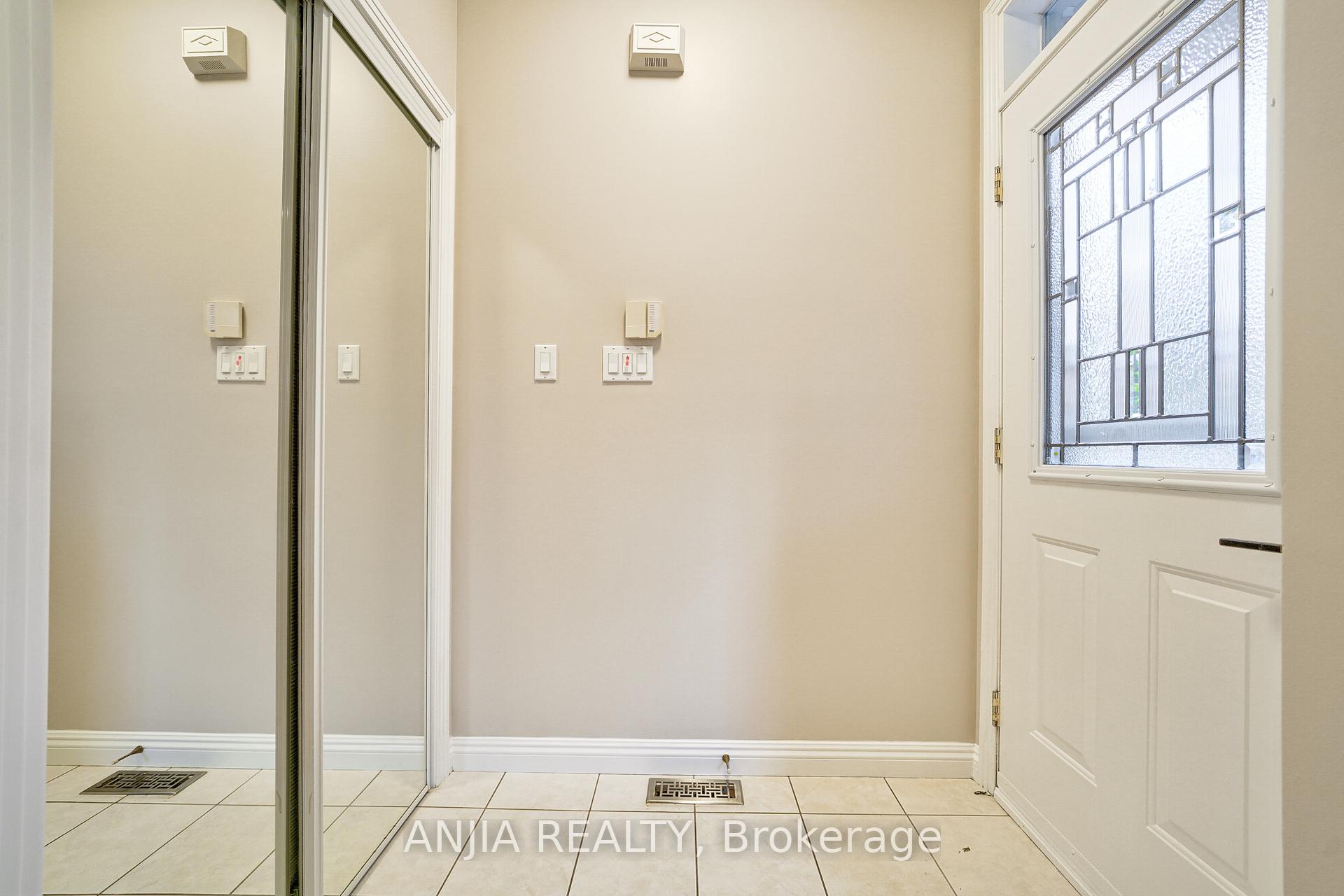 Photo 4 of 32 Sanderson Road, Markham, Cachet — HOMEH