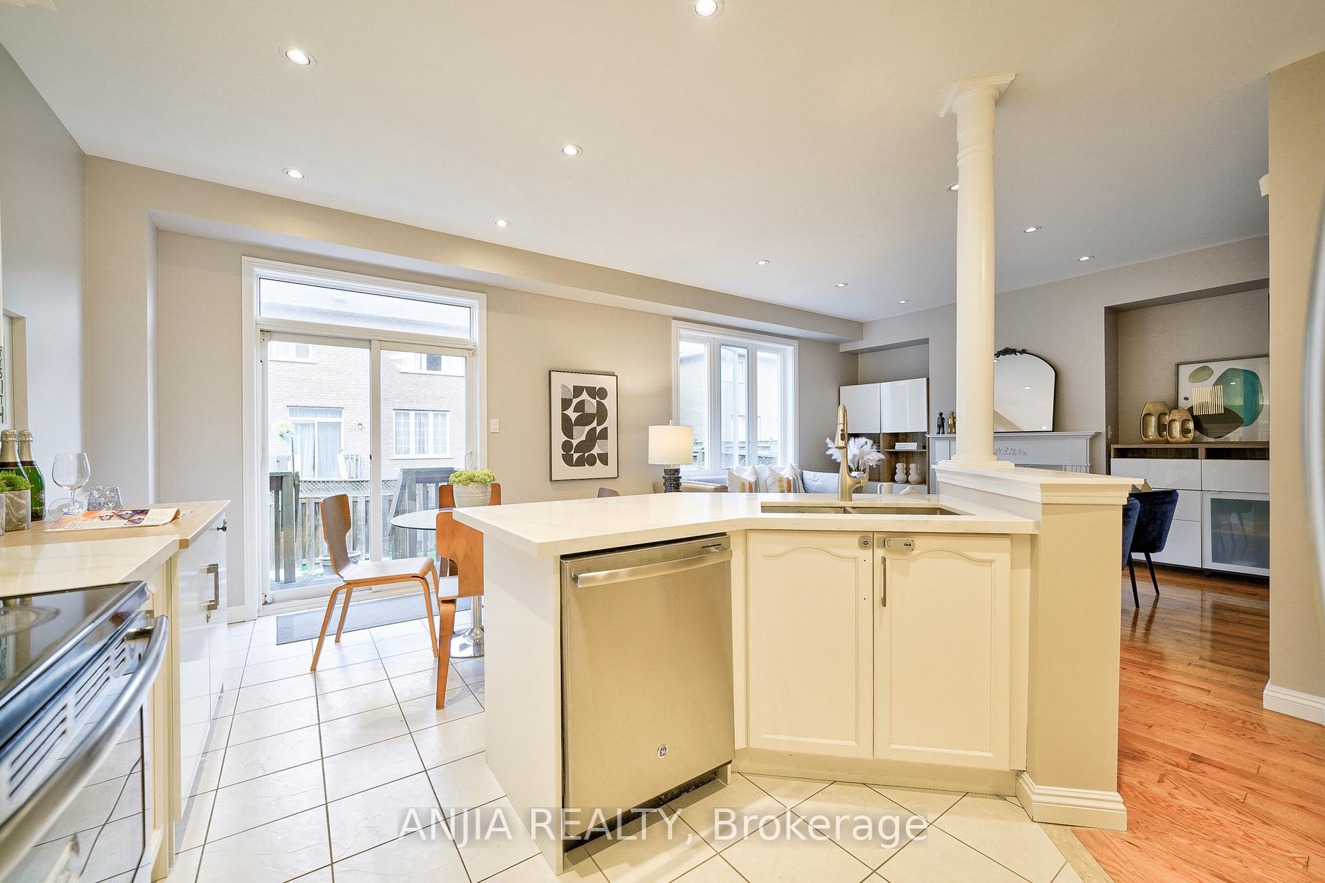 Photo 13 of 32 Sanderson Road, Markham, Cachet — HOMEH