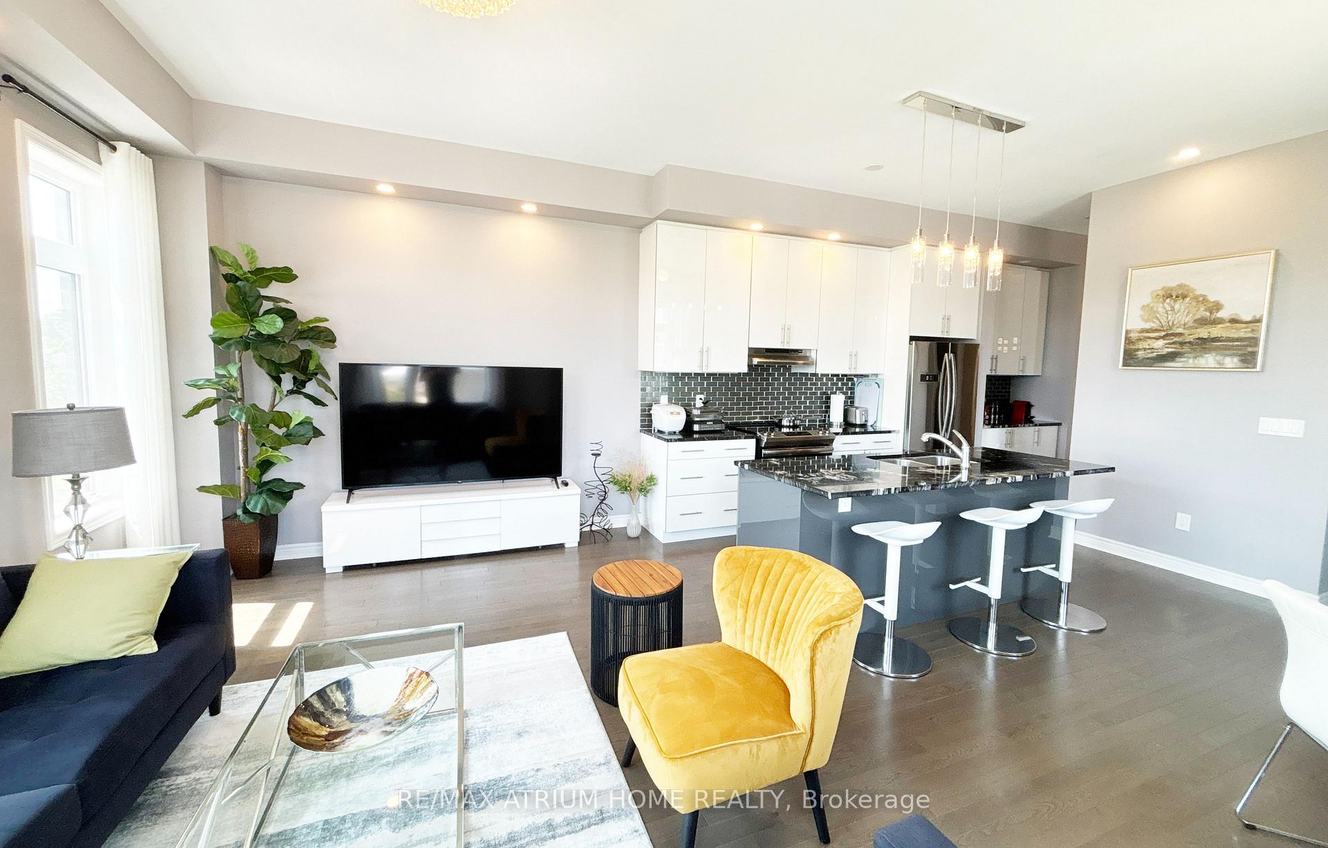 Photo 2 of 1 Laskin Drive, Vaughan, Patterson — HOMEH