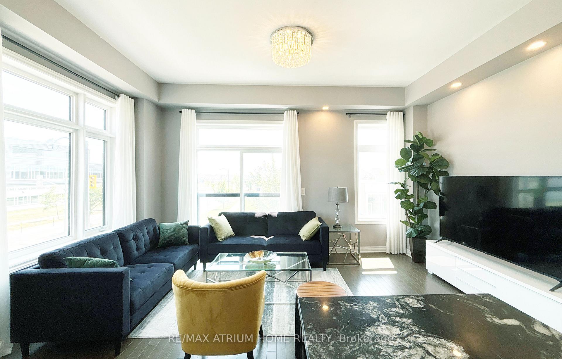Photo 4 of 1 Laskin Drive, Vaughan, Patterson — HOMEH
