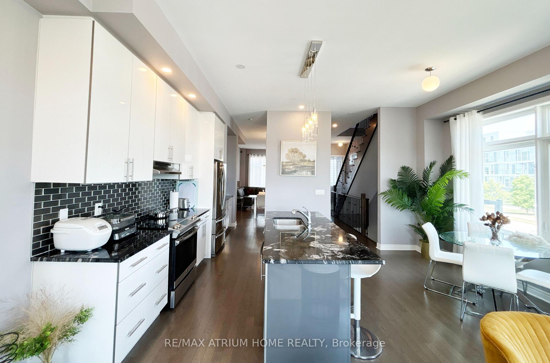 Photo 5 of 1 Laskin Drive, Vaughan, Patterson — HOMEH