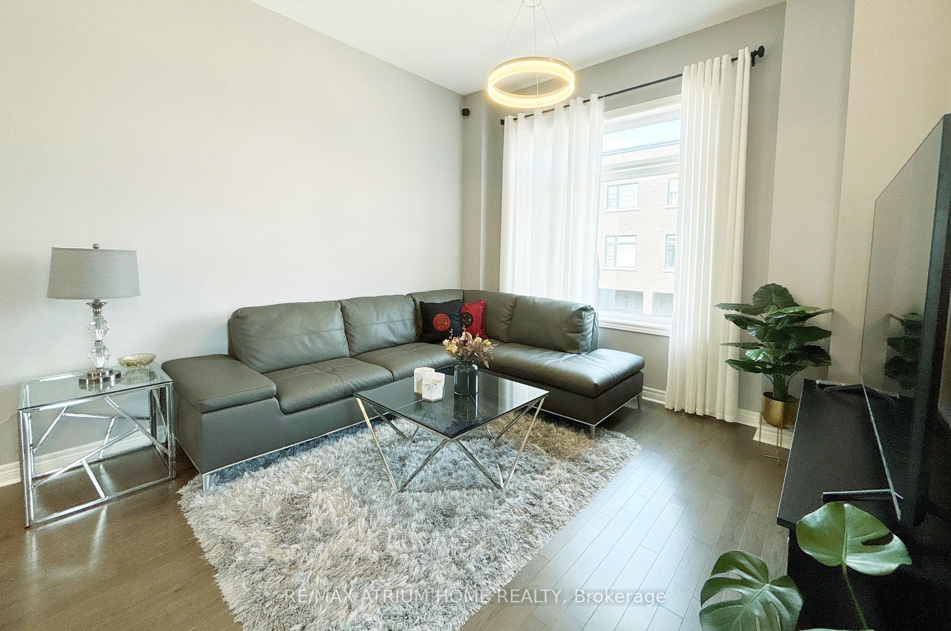Photo 7 of 1 Laskin Drive, Vaughan, Patterson — HOMEH