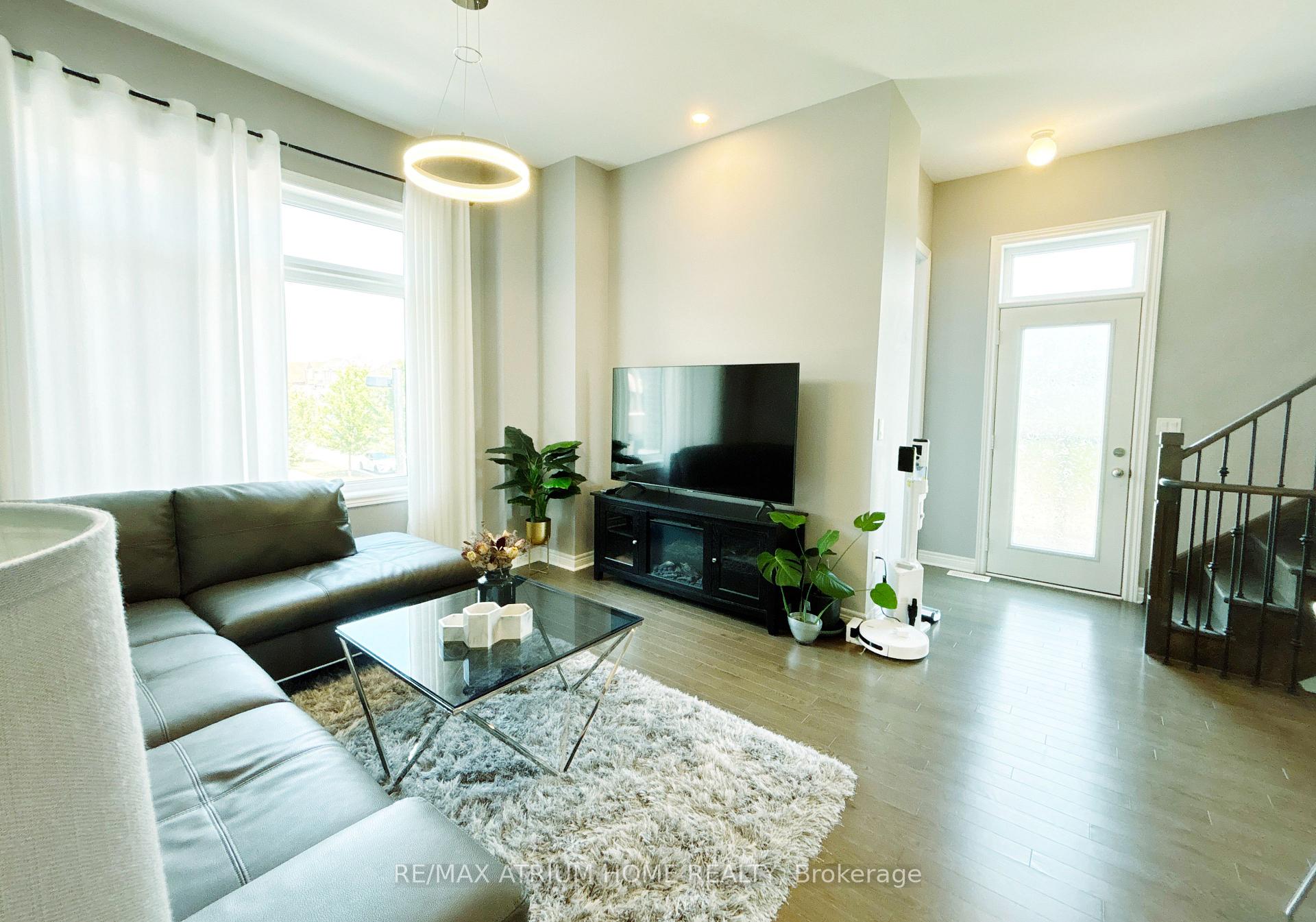 Photo 8 of 1 Laskin Drive, Vaughan, Patterson — HOMEH