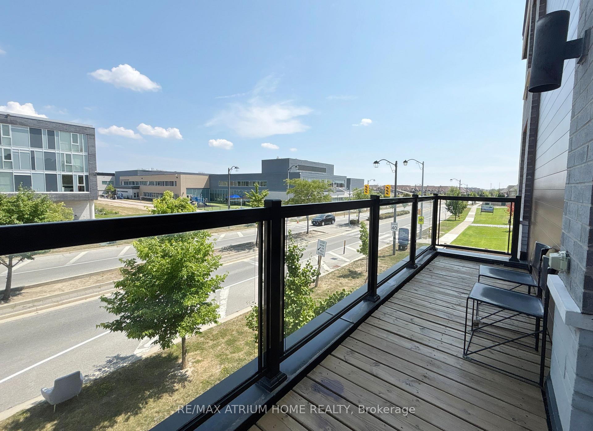 Photo 9 of 1 Laskin Drive, Vaughan, Patterson — HOMEH
