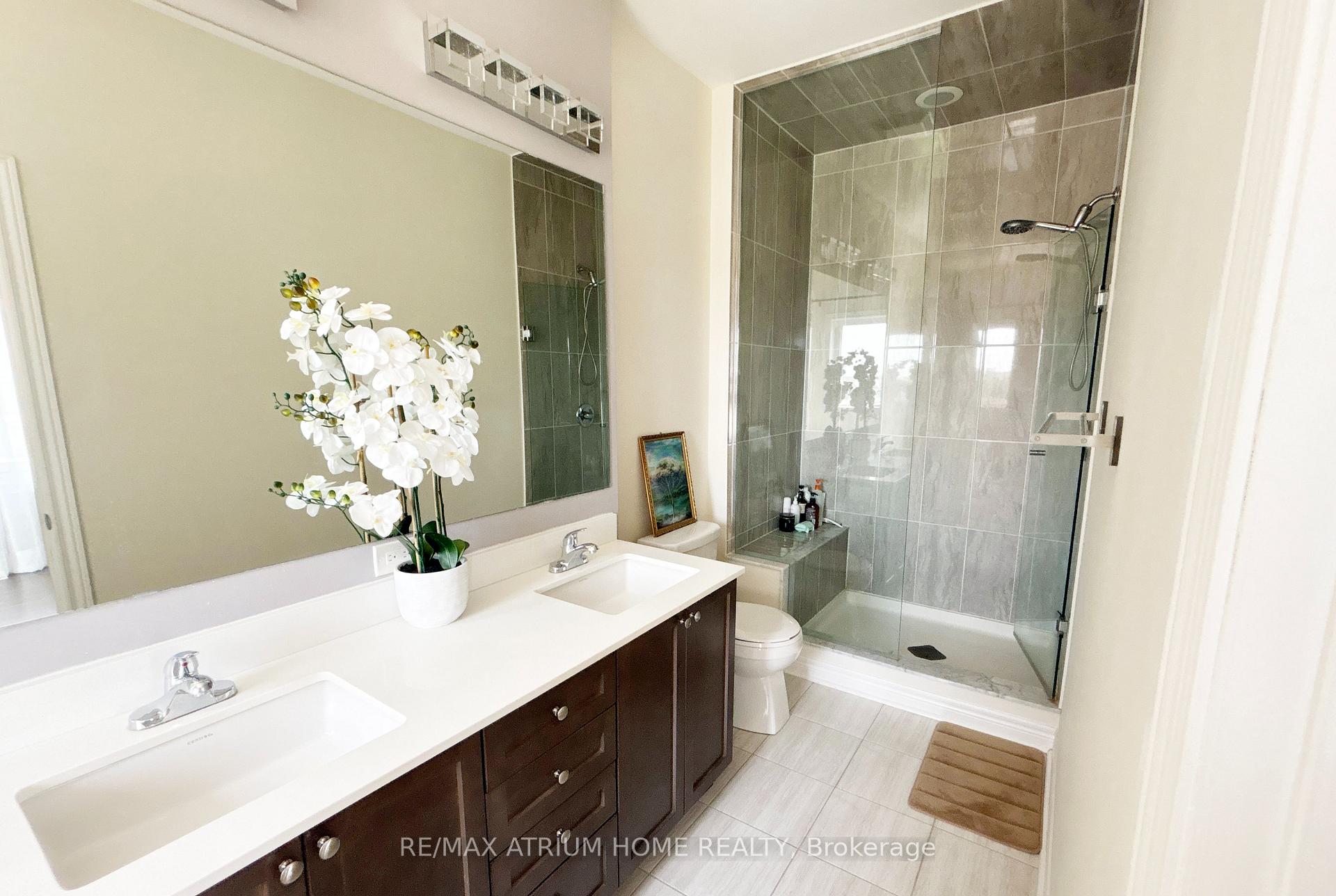 Photo 15 of 1 Laskin Drive, Vaughan, Patterson — HOMEH