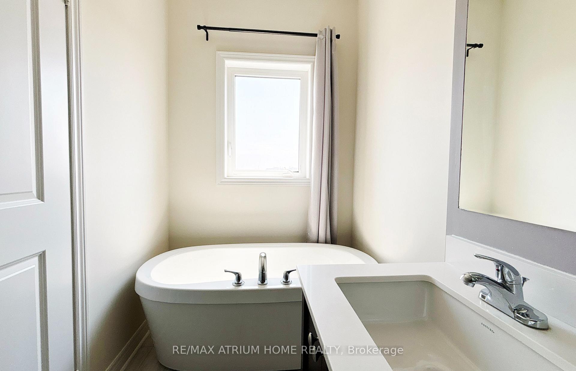 Photo 16 of 1 Laskin Drive, Vaughan, Patterson — HOMEH