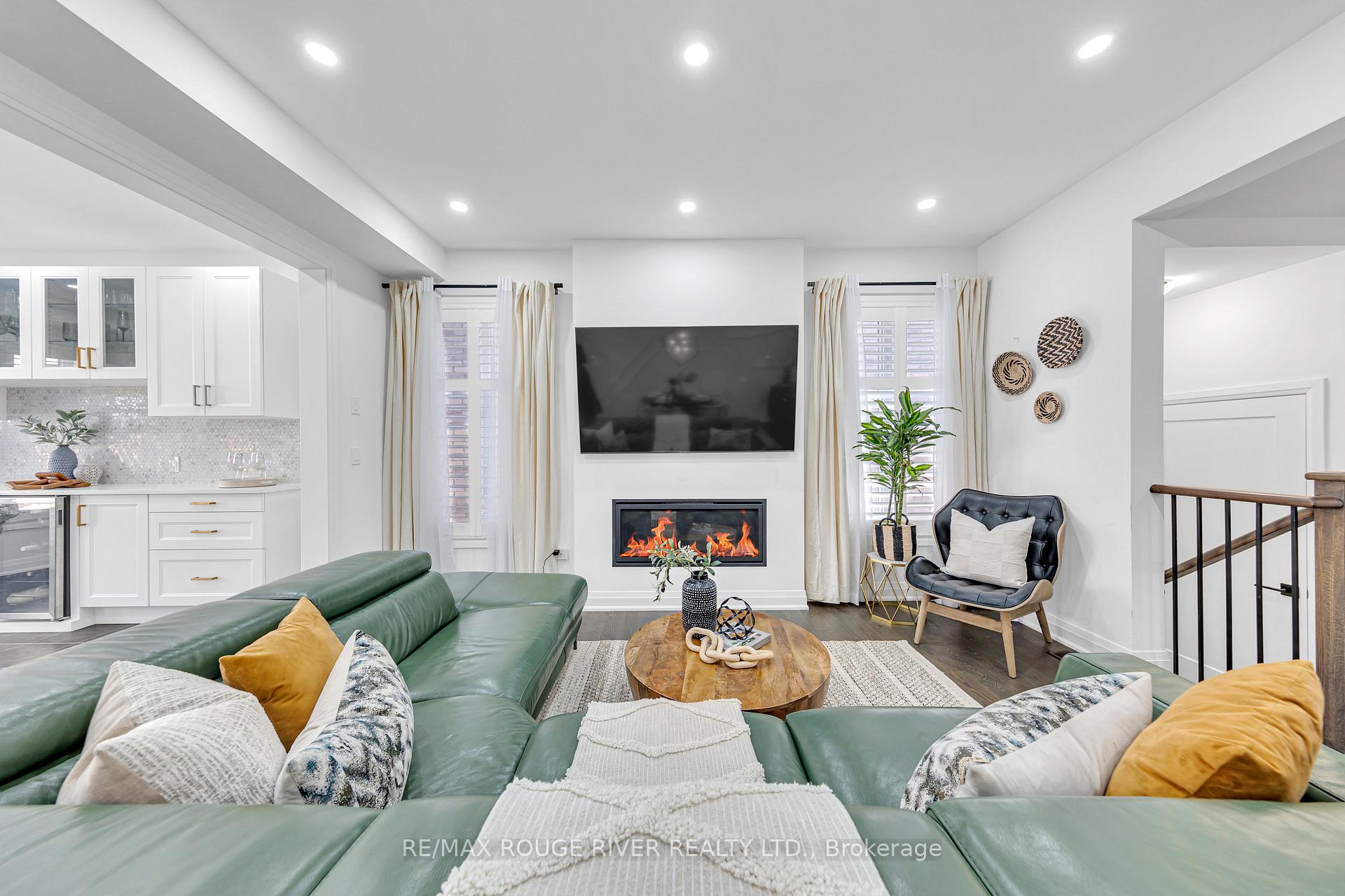 Photo 6 of 3 Dorian Drive, Whitby, Williamsburg — HOMEH