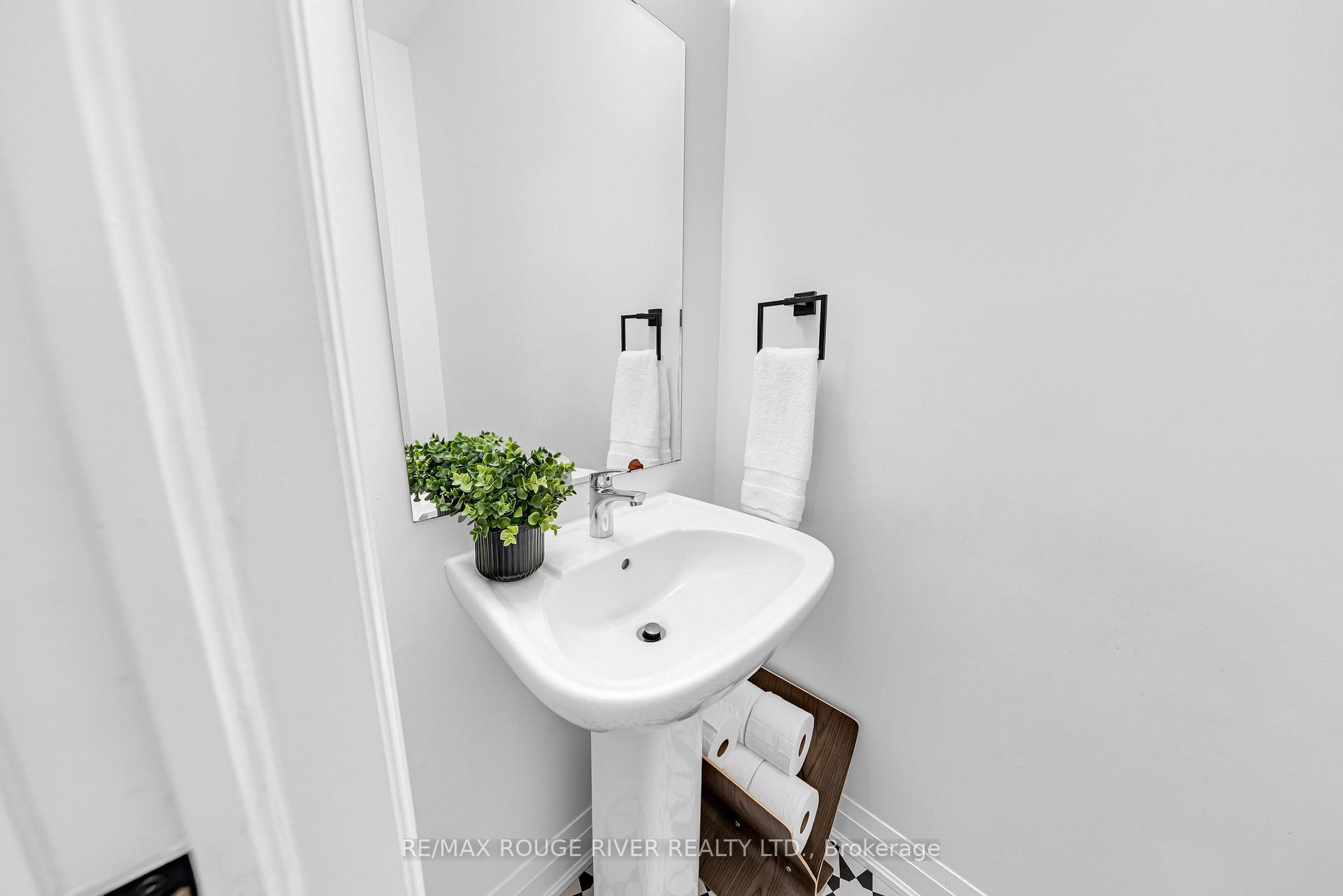 Photo 14 of 3 Dorian Drive, Whitby, Williamsburg — HOMEH