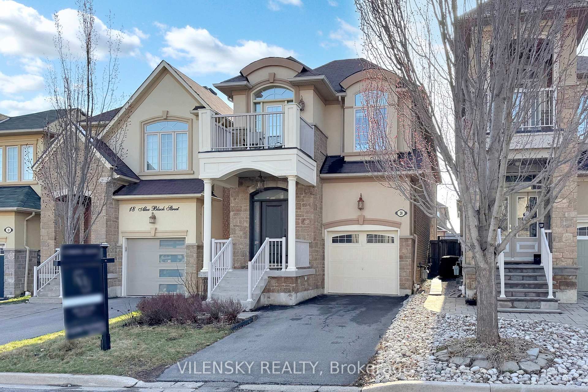 Photo 2 of 20 Alex Black Street, Vaughan, Patterson — HOMEH