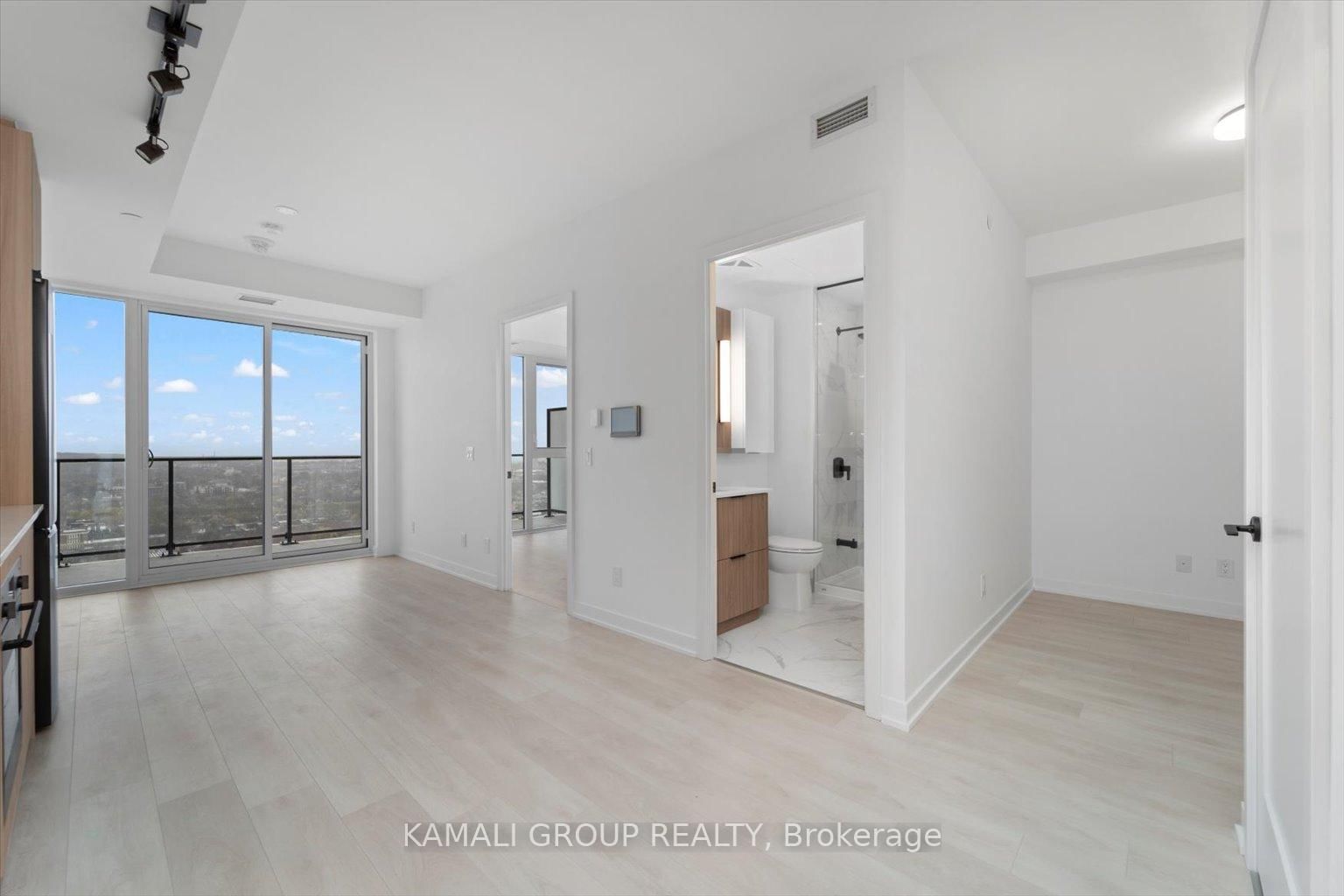 Photo 6 of Unit 3613, 5 Defries St, Toronto, Regent Park — HOMEH