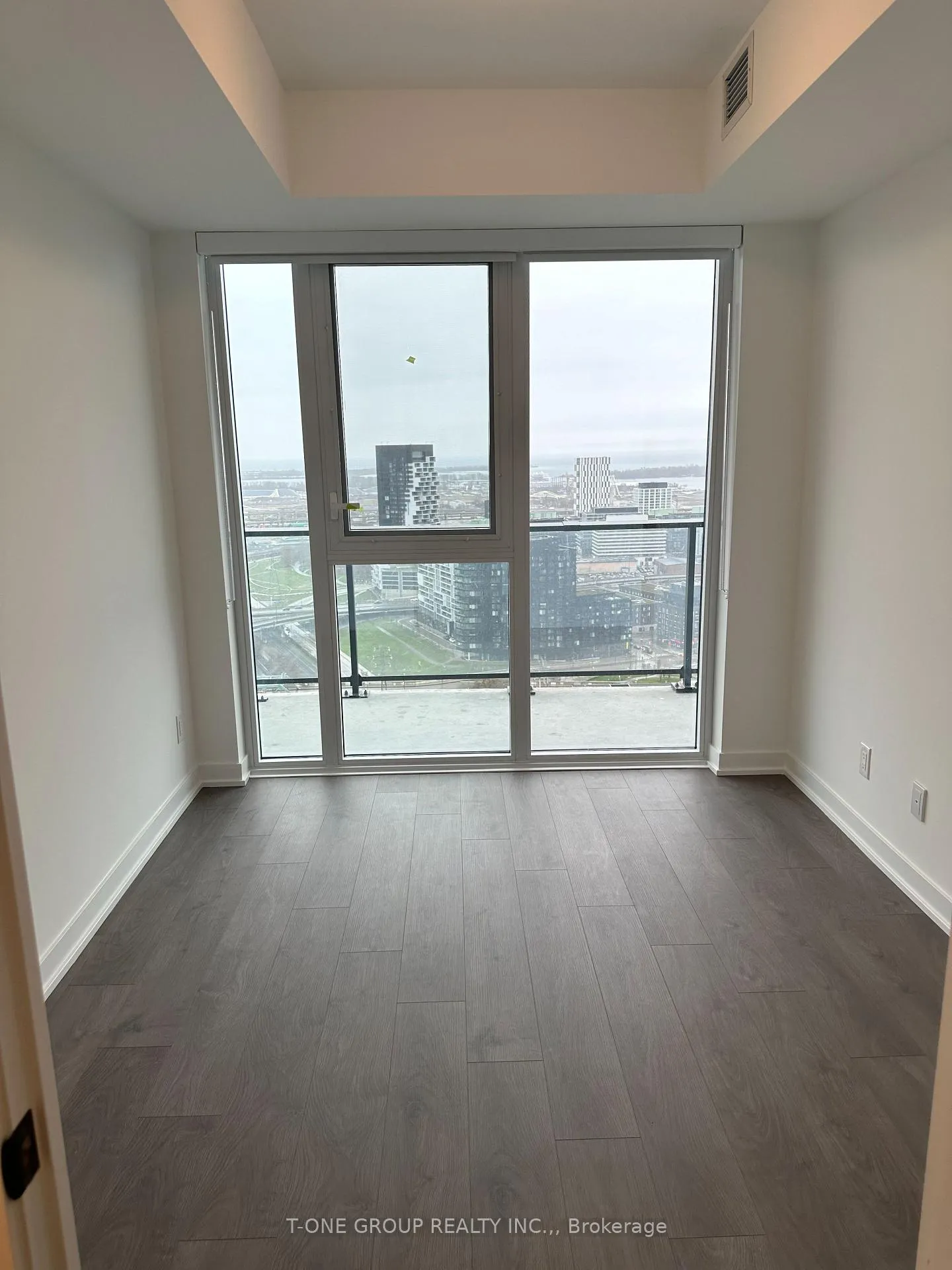 Photo 8 of Unit 3004, 5 Defries St, Toronto, Regent Park — HOMEH