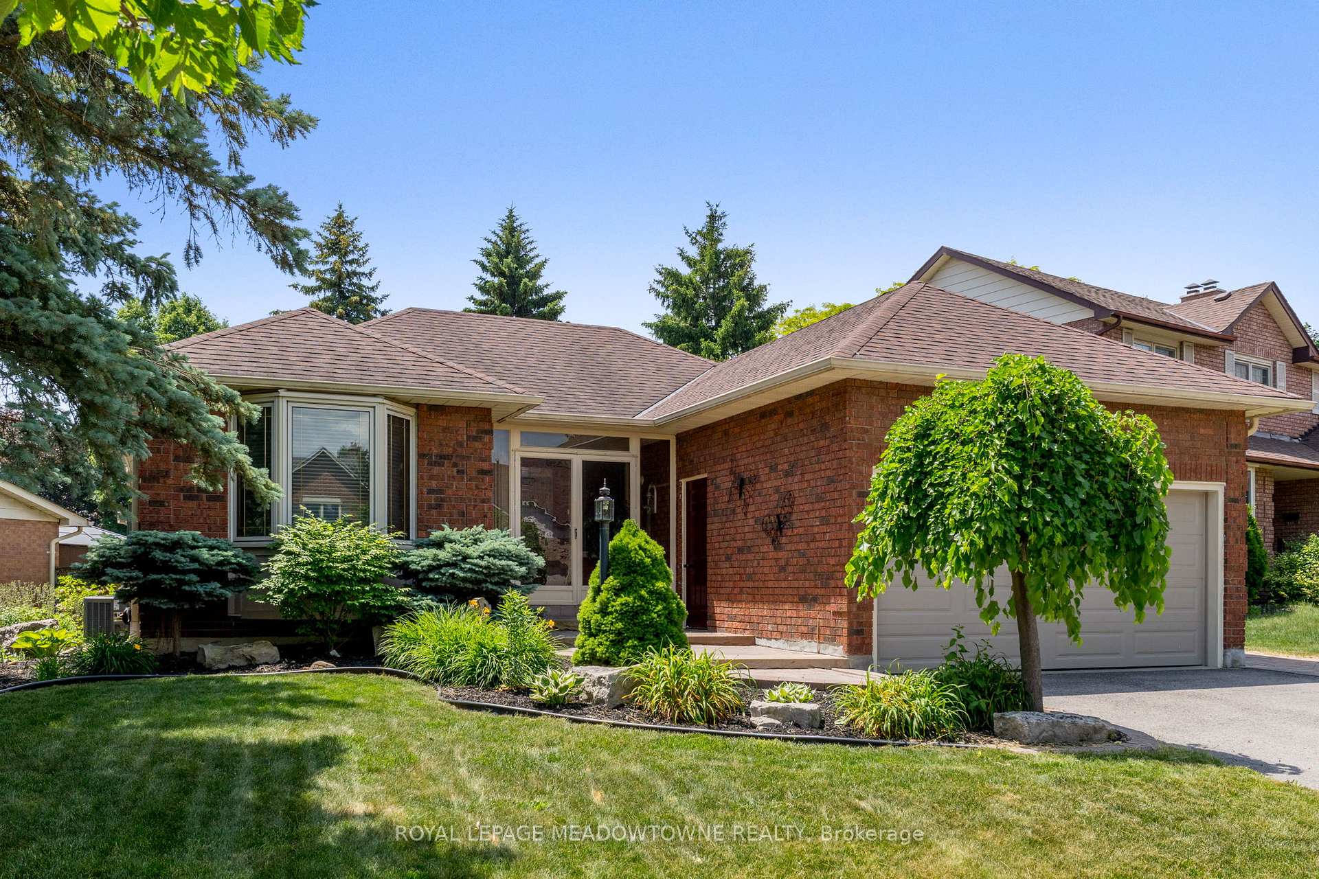 Photo 1 of 52 Canadian Oaks Drive, Whitby, Blue Grass Meadows — HOMEH