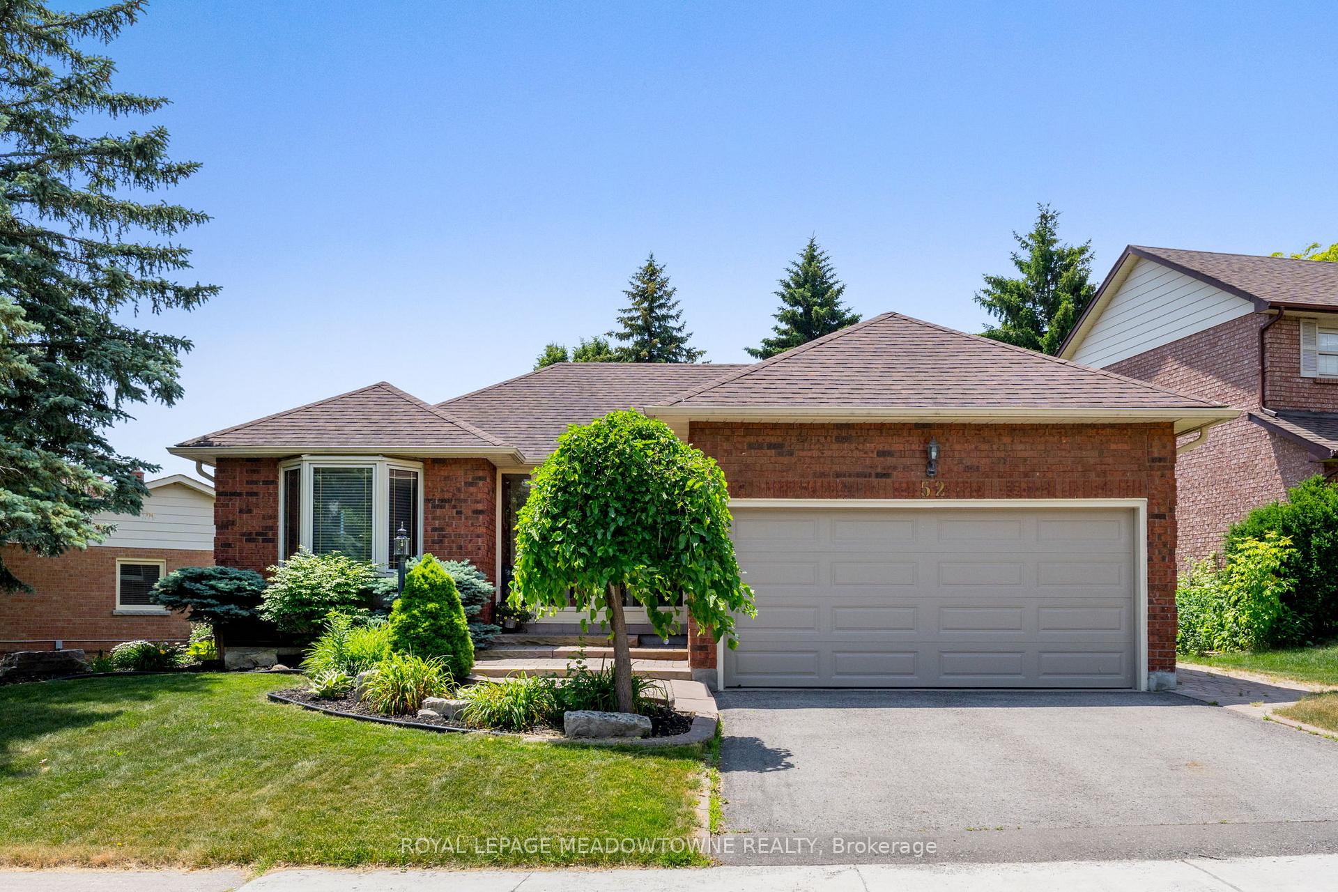 Photo 2 of 52 Canadian Oaks Drive, Whitby, Blue Grass Meadows — HOMEH