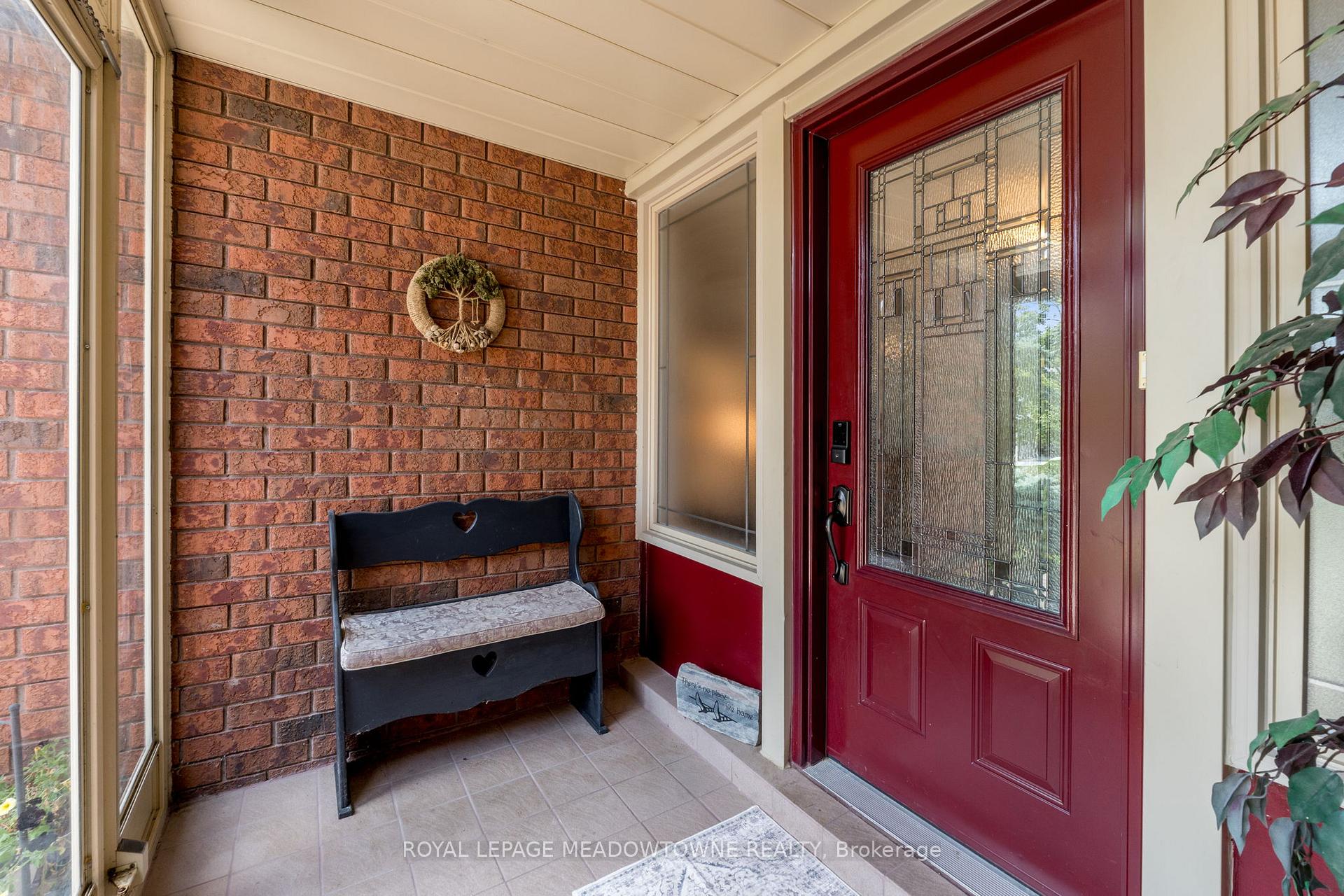 Photo 6 of 52 Canadian Oaks Drive, Whitby, Blue Grass Meadows — HOMEH