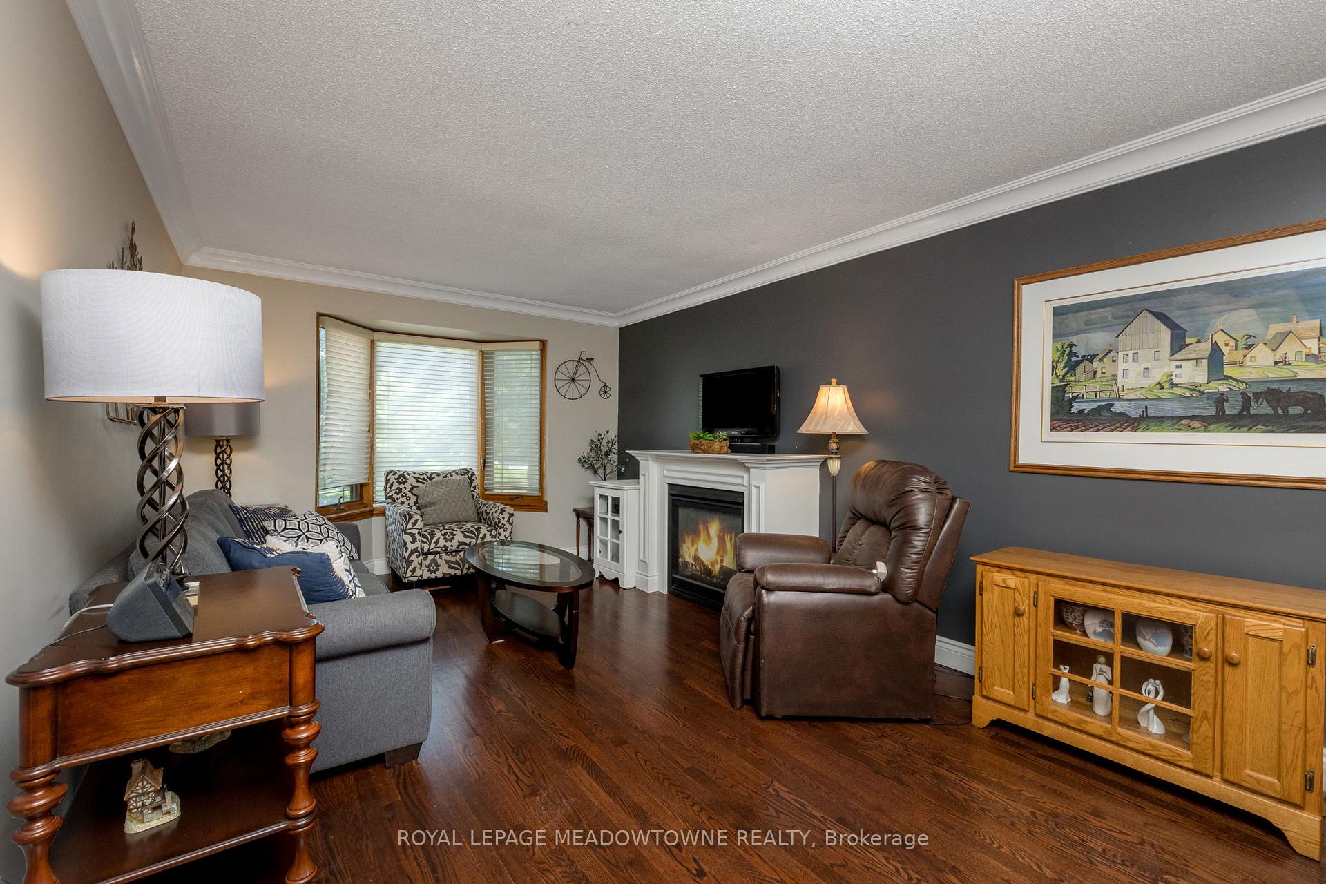 Photo 10 of 52 Canadian Oaks Drive, Whitby, Blue Grass Meadows — HOMEH