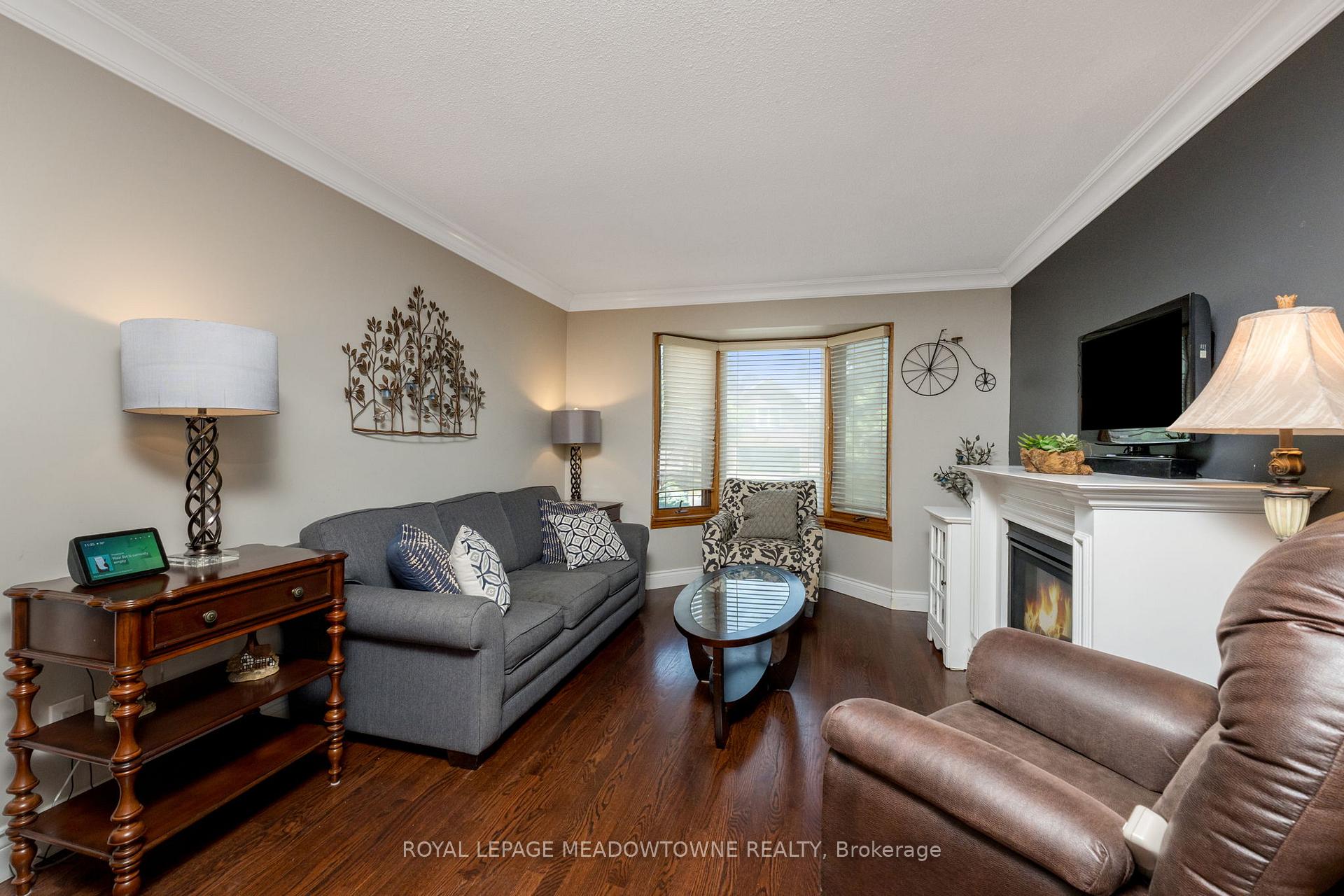 Photo 11 of 52 Canadian Oaks Drive, Whitby, Blue Grass Meadows — HOMEH