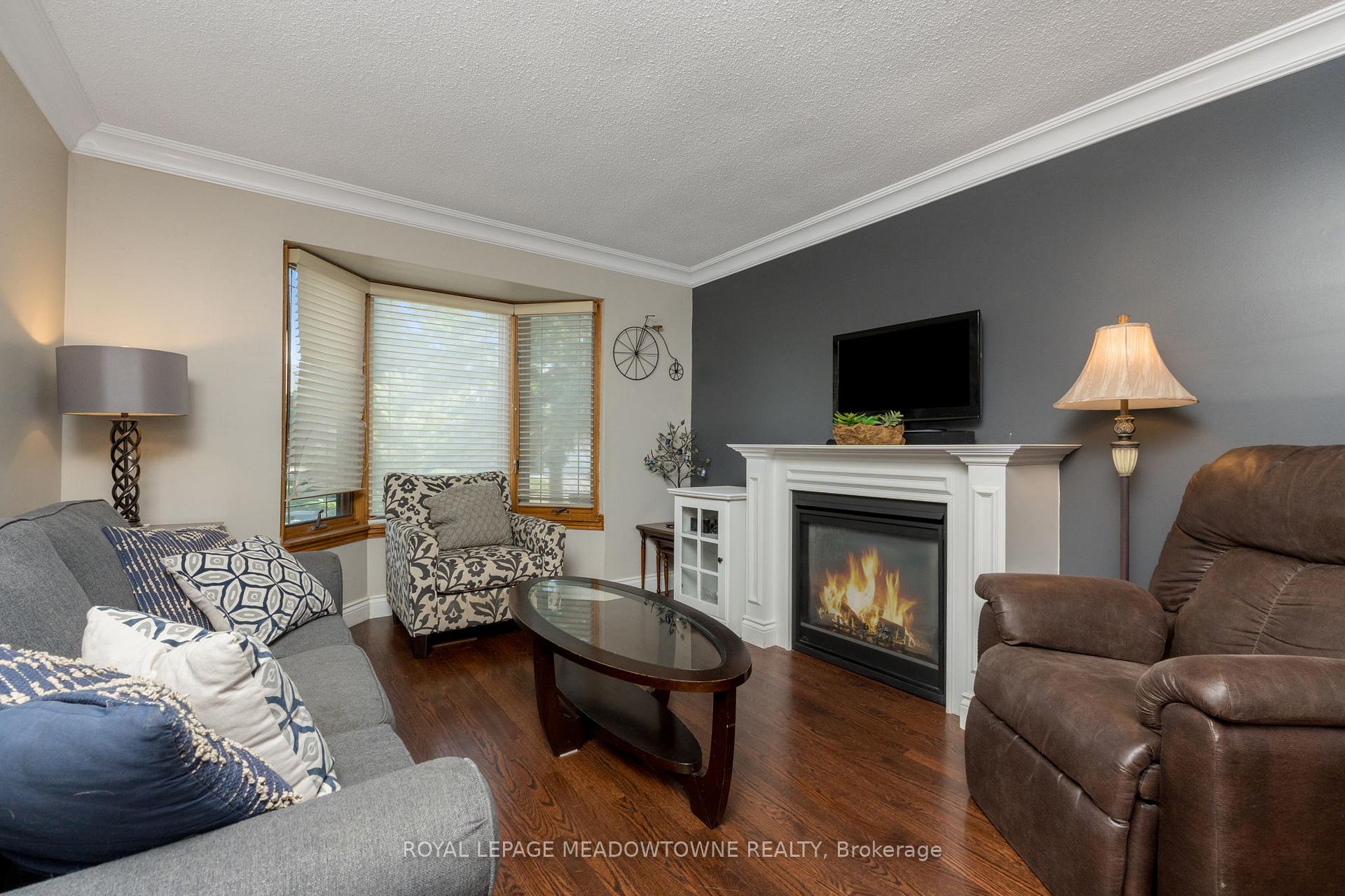 Photo 12 of 52 Canadian Oaks Drive, Whitby, Blue Grass Meadows — HOMEH