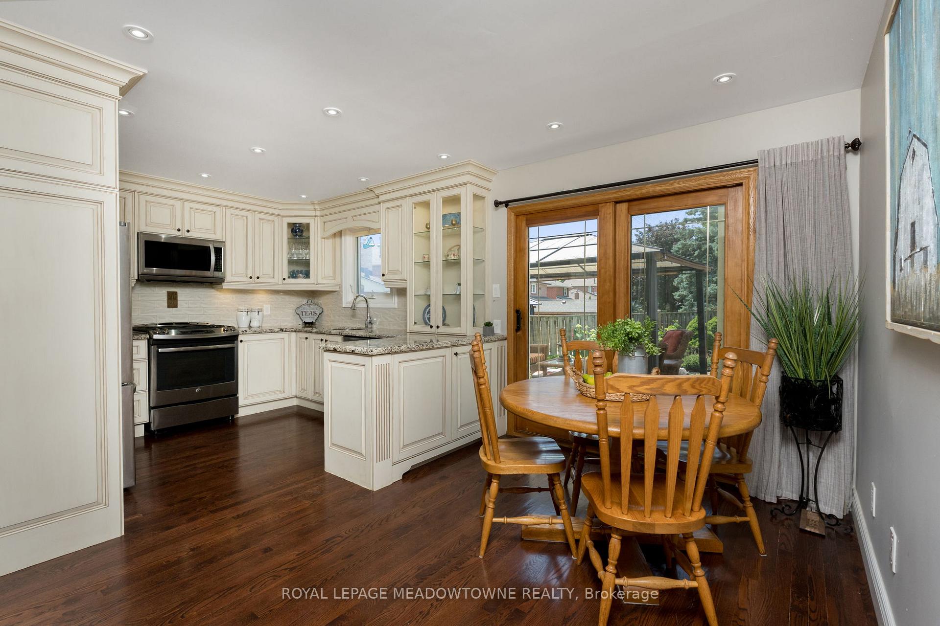 Photo 16 of 52 Canadian Oaks Drive, Whitby, Blue Grass Meadows — HOMEH