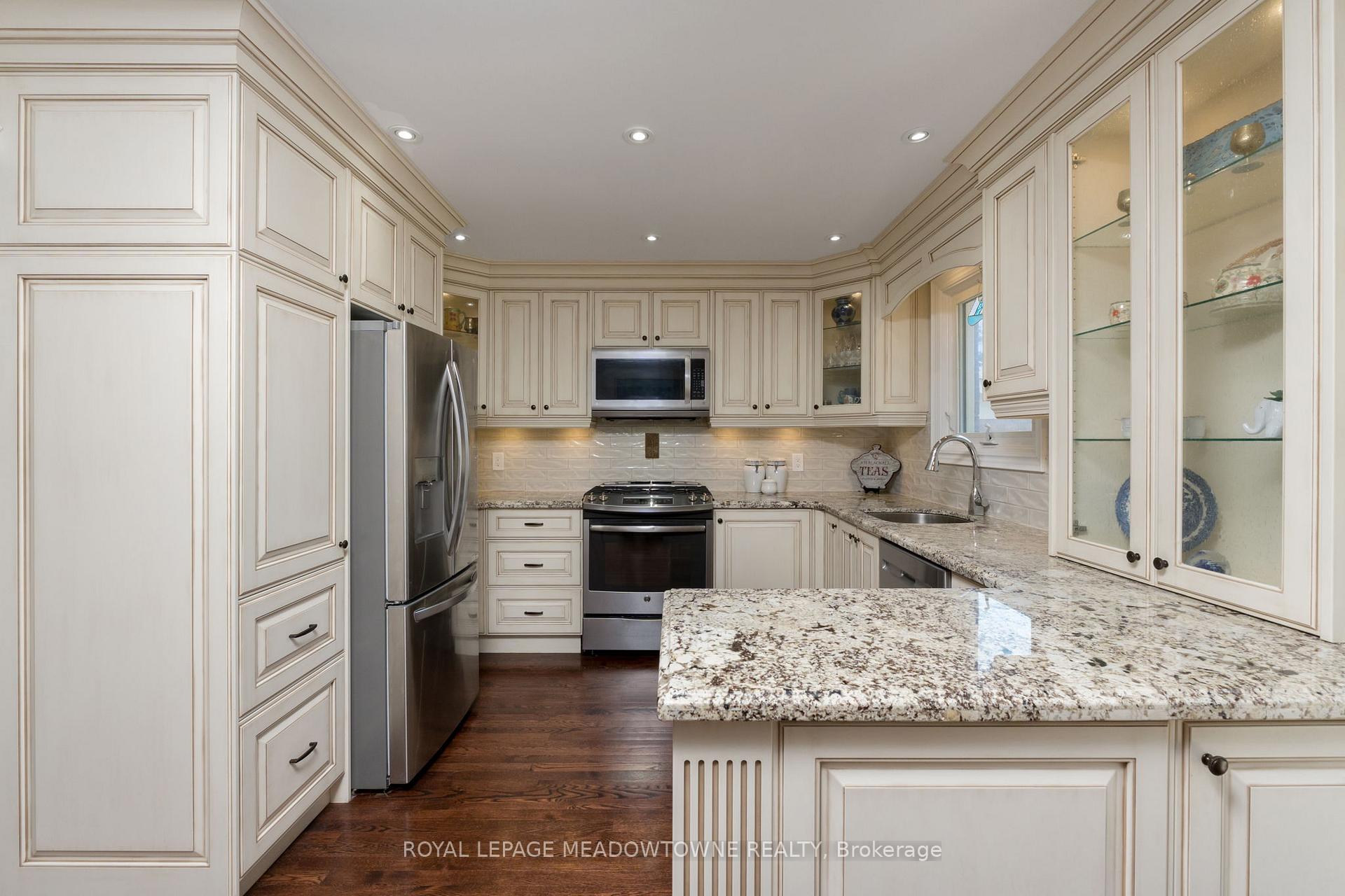 Photo 19 of 52 Canadian Oaks Drive, Whitby, Blue Grass Meadows — HOMEH
