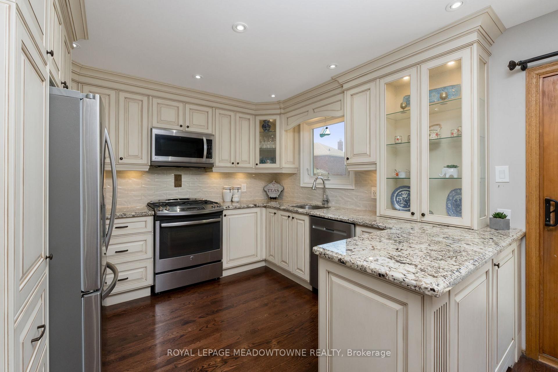 Photo 20 of 52 Canadian Oaks Drive, Whitby, Blue Grass Meadows — HOMEH