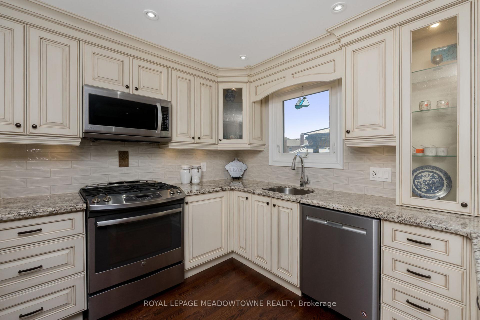 Photo 21 of 52 Canadian Oaks Drive, Whitby, Blue Grass Meadows — HOMEH
