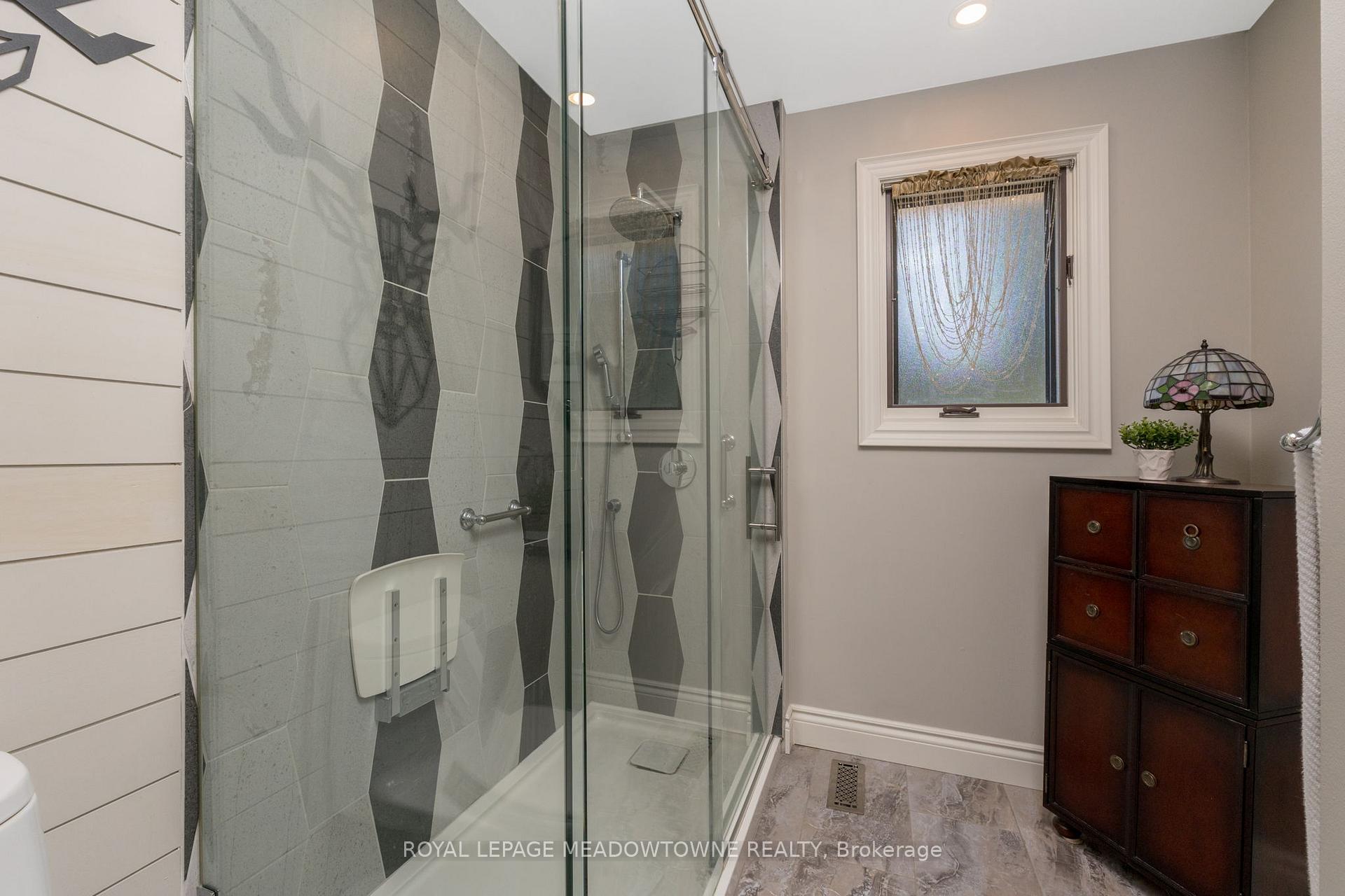 Photo 30 of 52 Canadian Oaks Drive, Whitby, Blue Grass Meadows — HOMEH