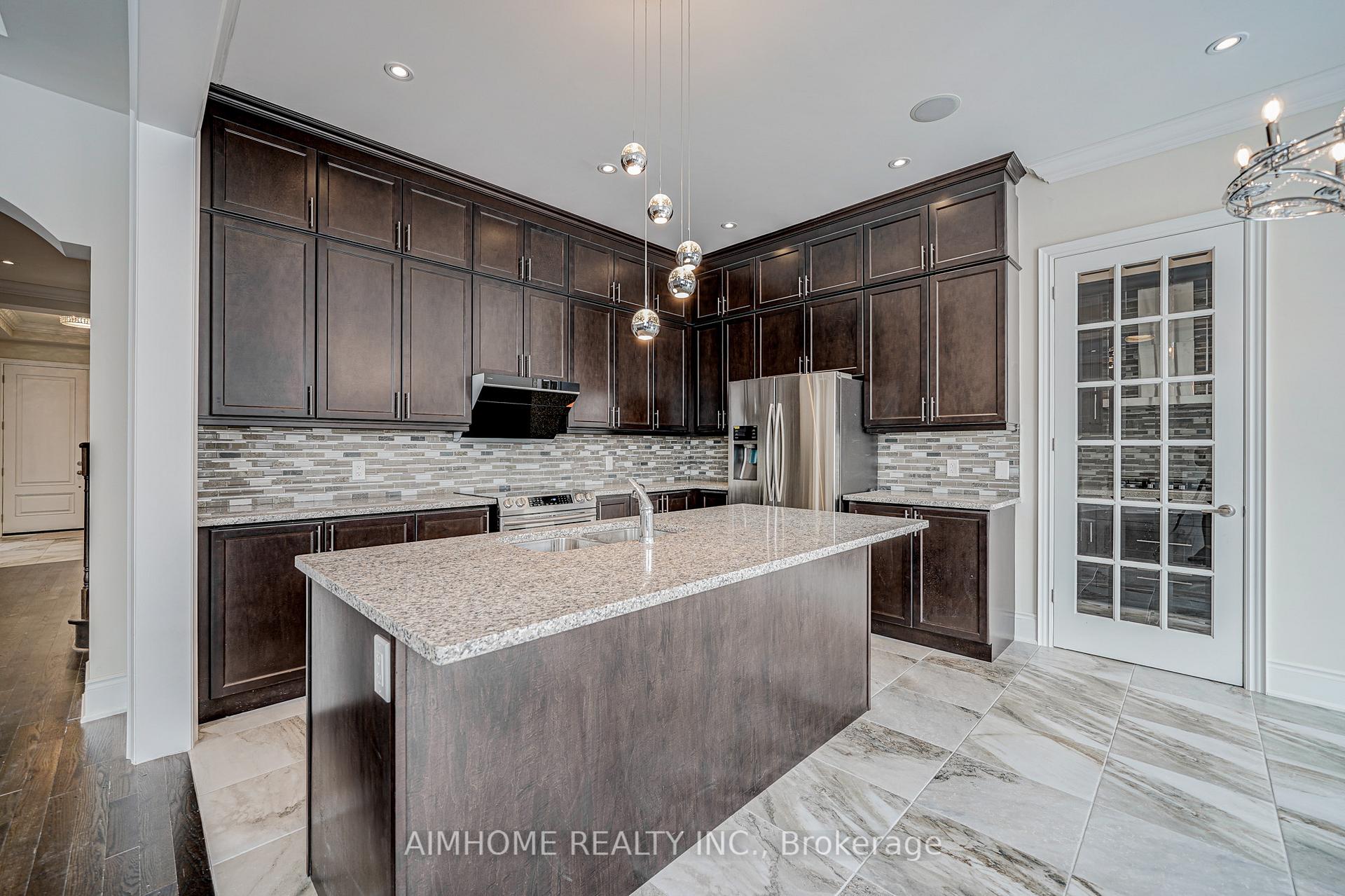 Photo 13 of 98 Joseph Hartman Crescent, Aurora, Rural Aurora — HOMEH