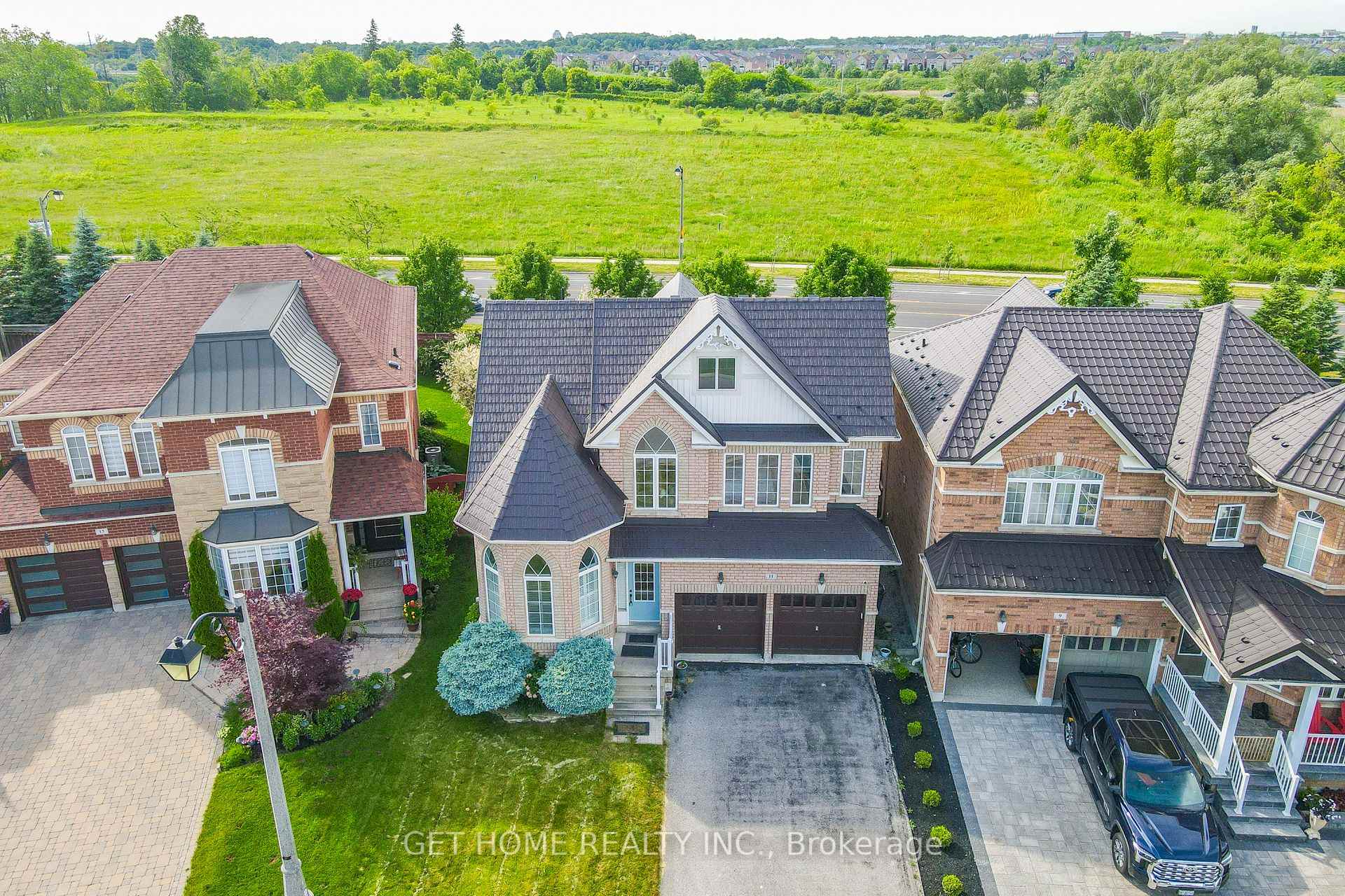 Photo 2 of 11 Everton Court, Markham, Box Grove — HOMEH