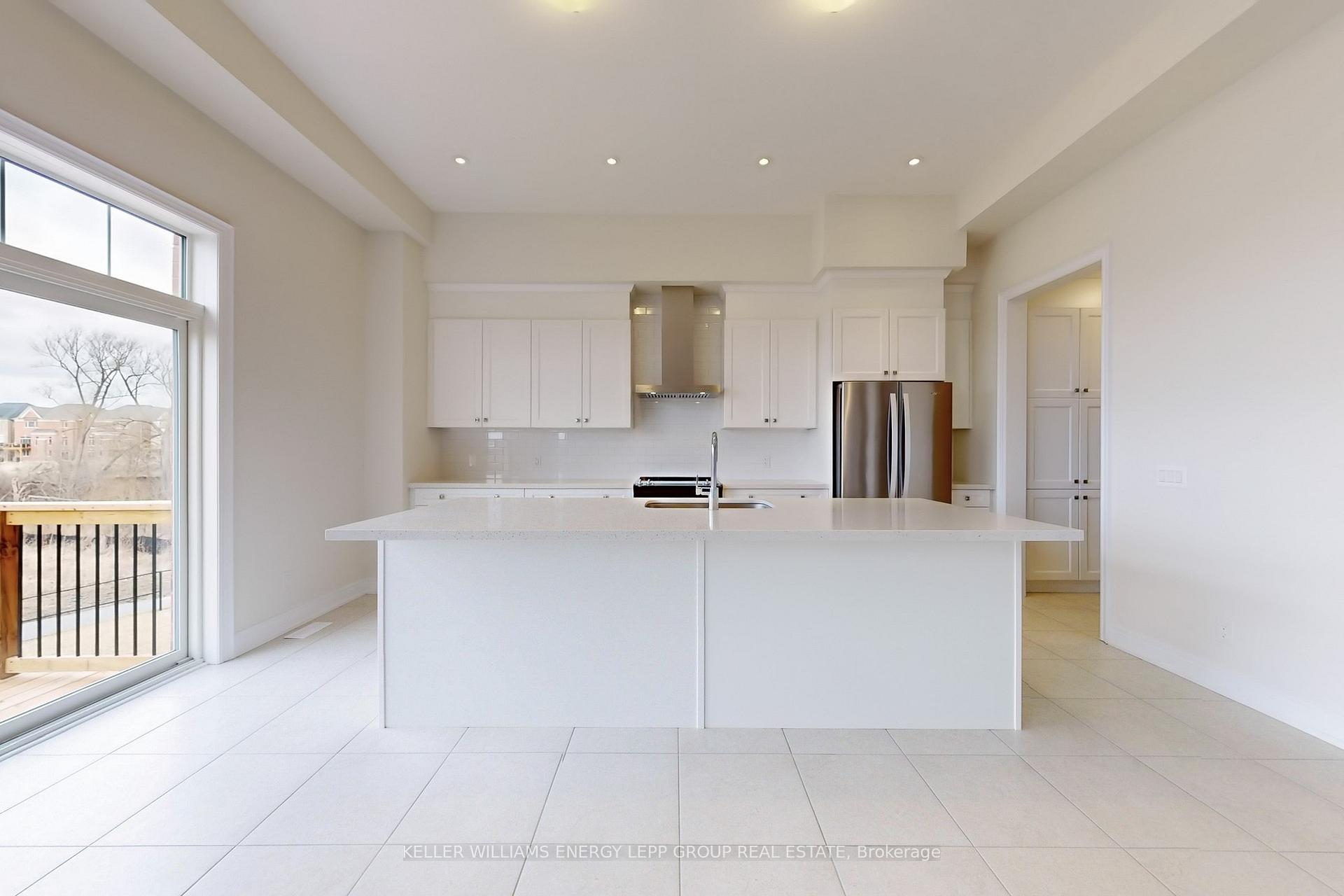 Photo 8 of 73 Deer Ridge Crescent, Whitby, Rural Whitby — HOMEH