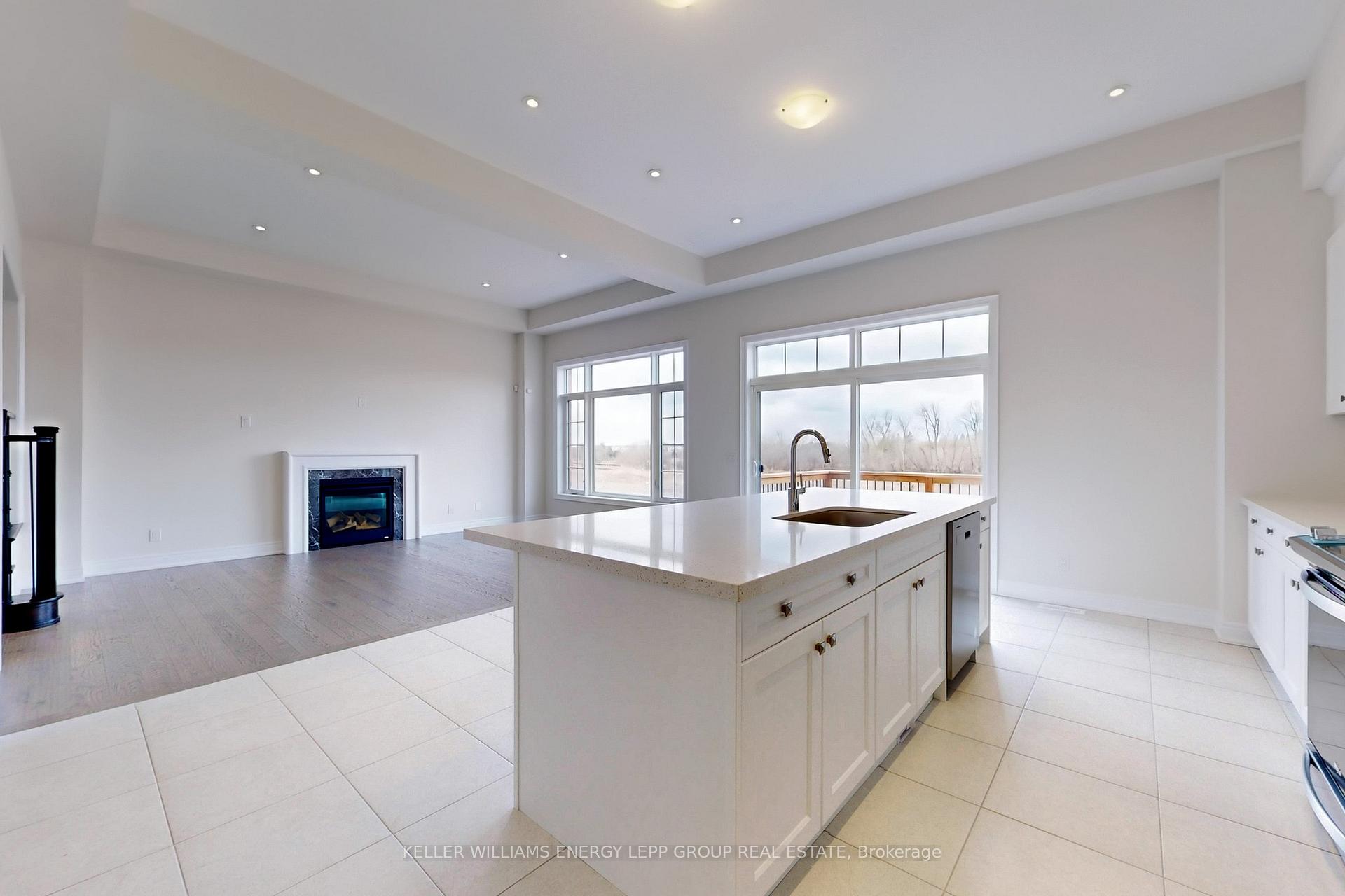 Photo 10 of 73 Deer Ridge Crescent, Whitby, Rural Whitby — HOMEH