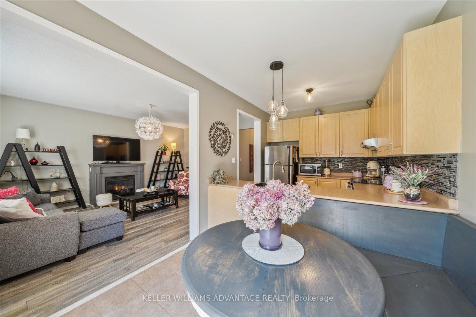 Photo 9 of 61 Eastgate Circle, Whitby, Brooklin — HOMEH