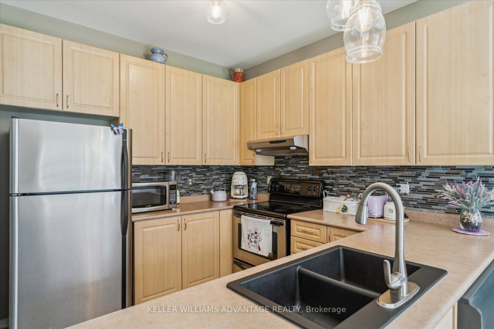 Photo 11 of 61 Eastgate Circle, Whitby, Brooklin — HOMEH