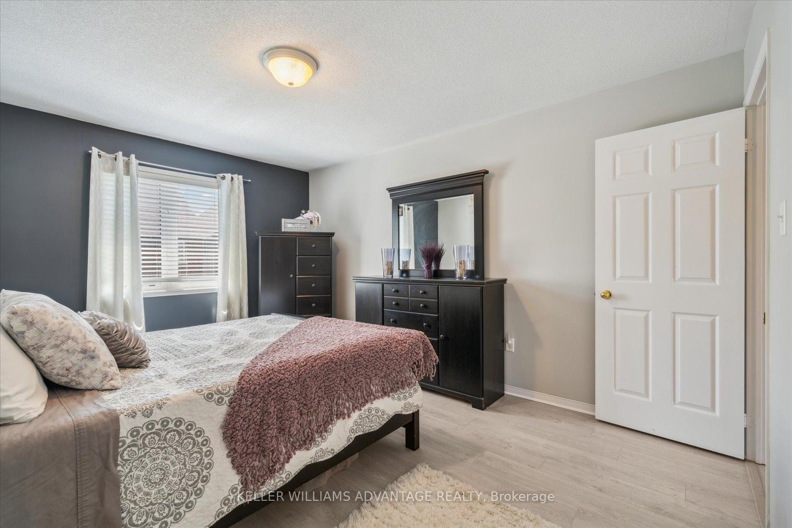 Photo 16 of 61 Eastgate Circle, Whitby, Brooklin — HOMEH