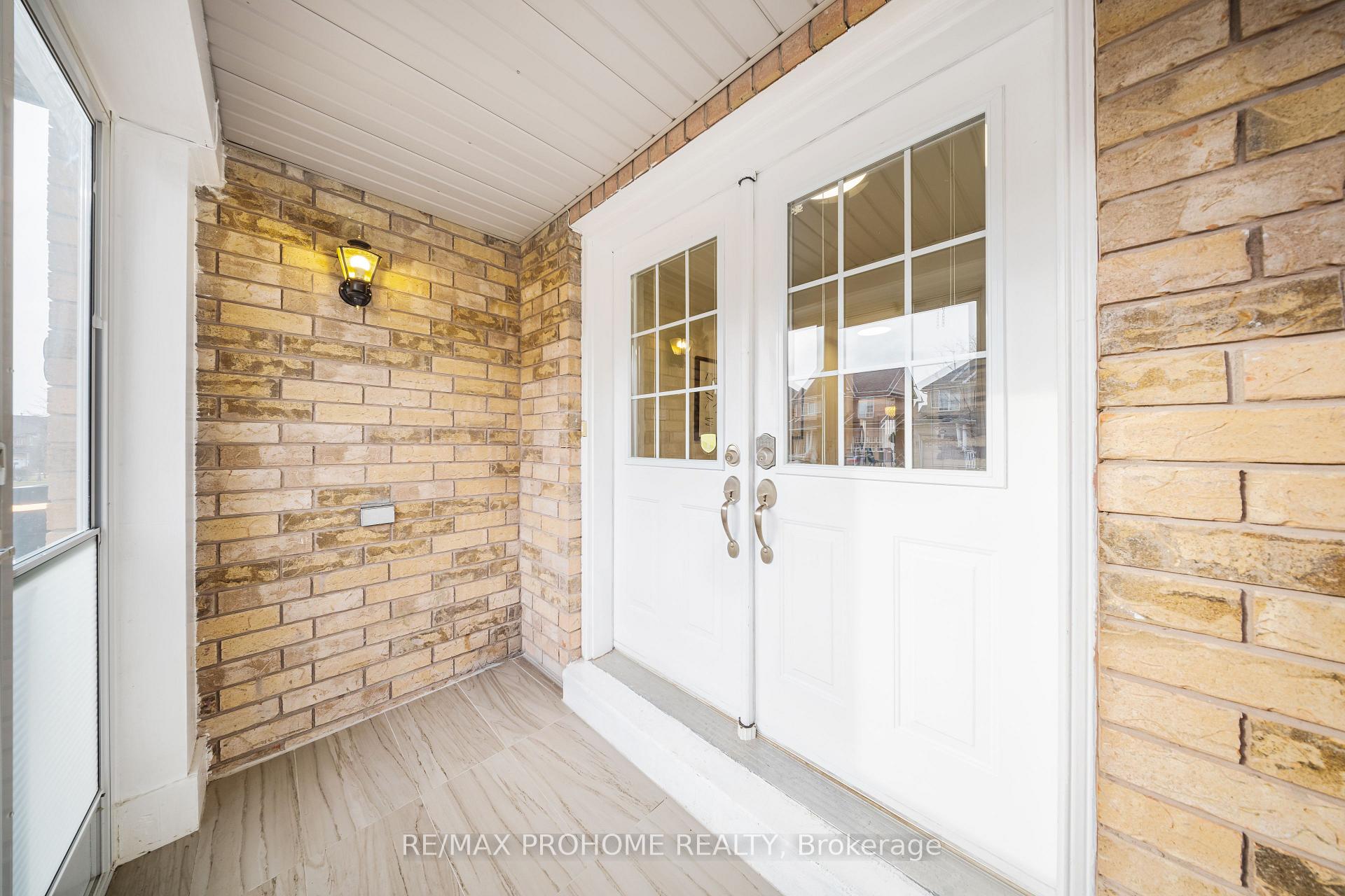 Photo 3 of 48 Weatherill Road, Markham, Berczy — HOMEH