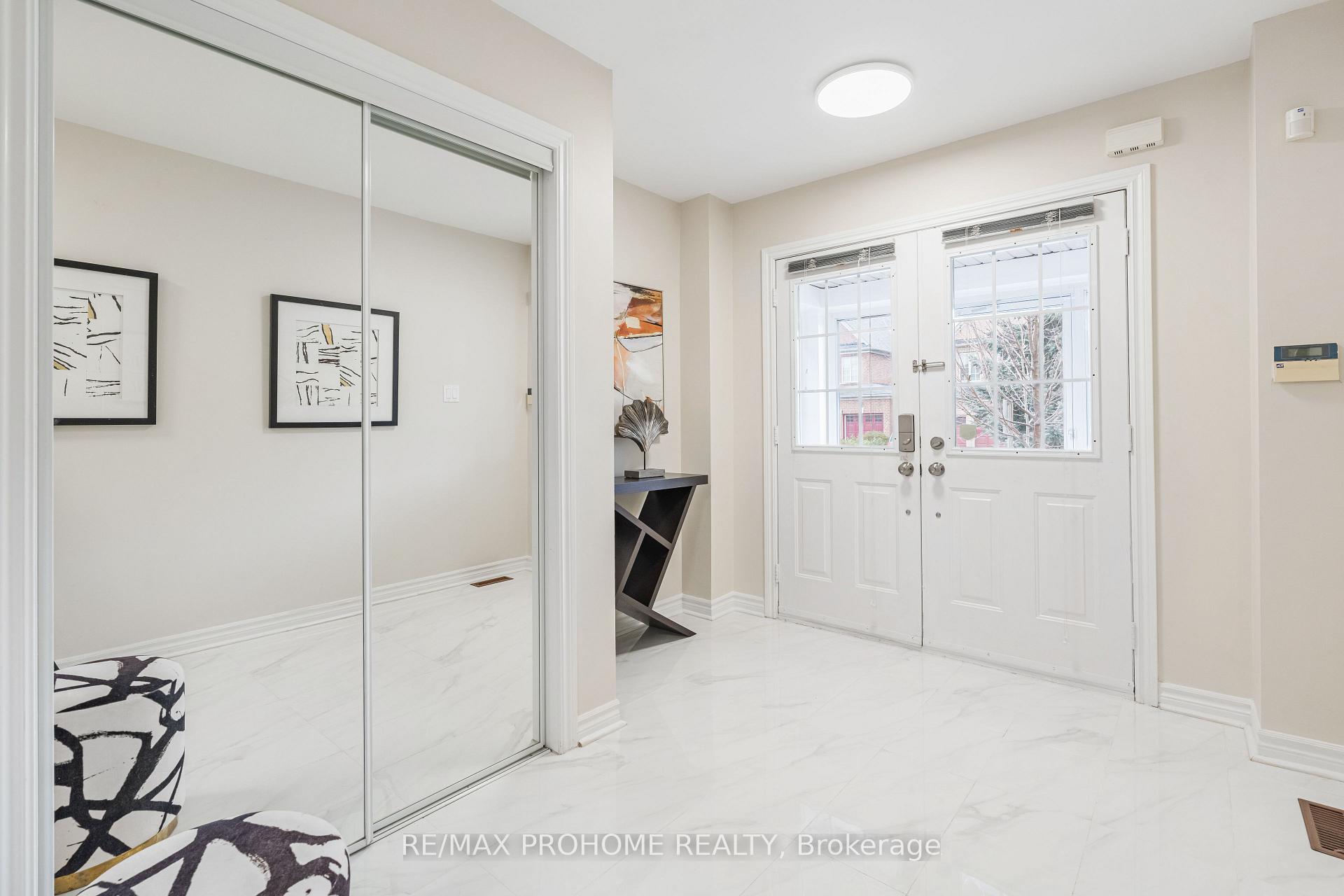 Photo 4 of 48 Weatherill Road, Markham, Berczy — HOMEH