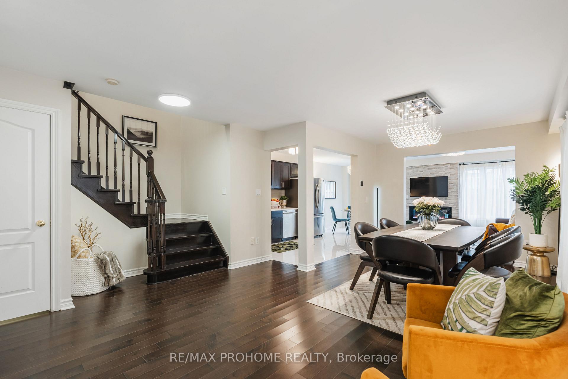 Photo 7 of 48 Weatherill Road, Markham, Berczy — HOMEH