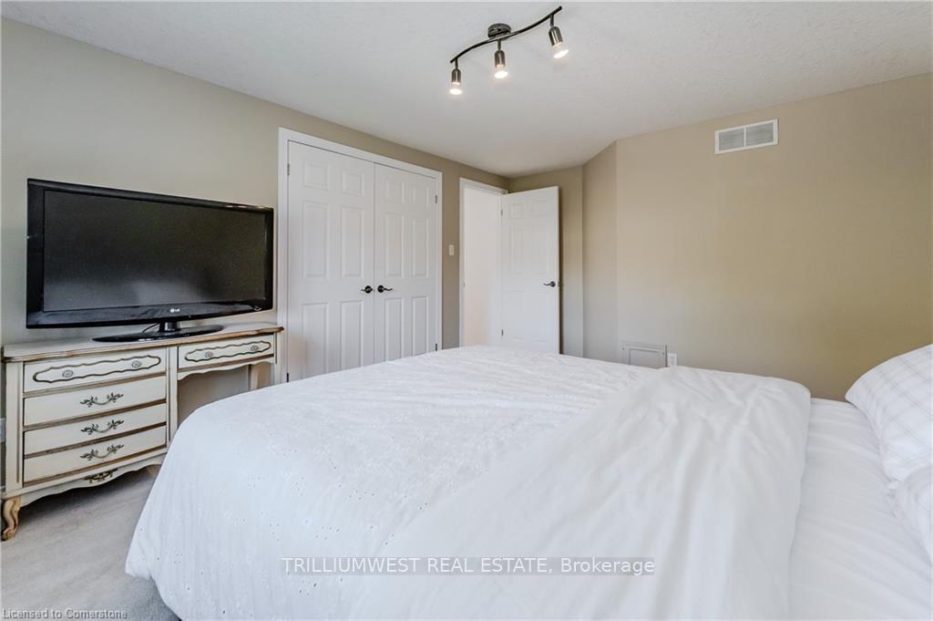 Photo 18 of 391 Towsend Drive, Kitchener, Mill Courtland Woodside Park — HOMEH