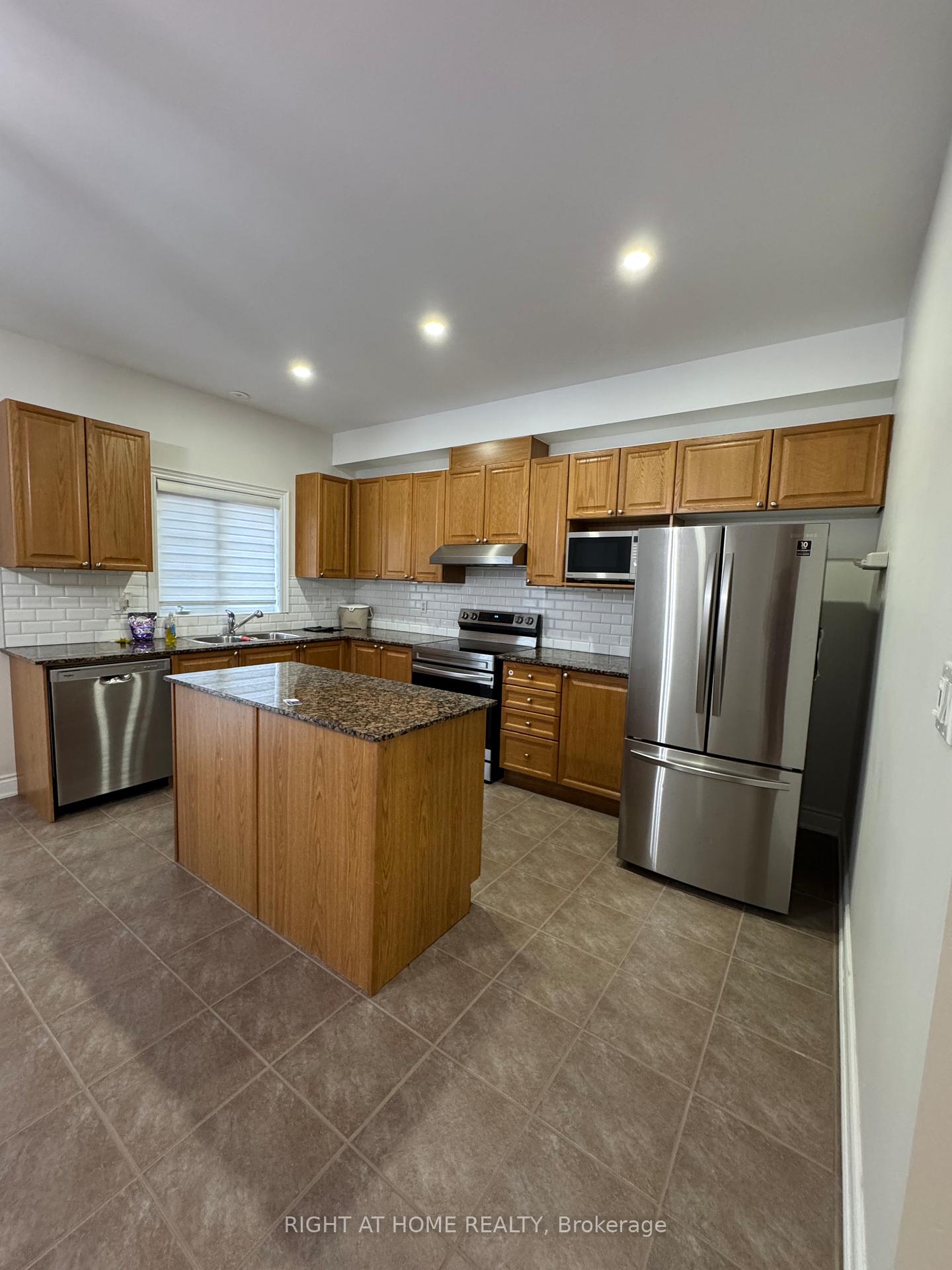 Photo 6 of 9 George Bogg Road, Vaughan, East Woodbridge — HOMEH