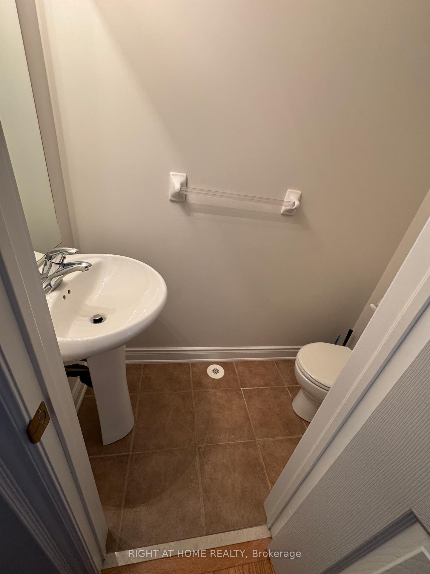 Photo 7 of 9 George Bogg Road, Vaughan, East Woodbridge — HOMEH