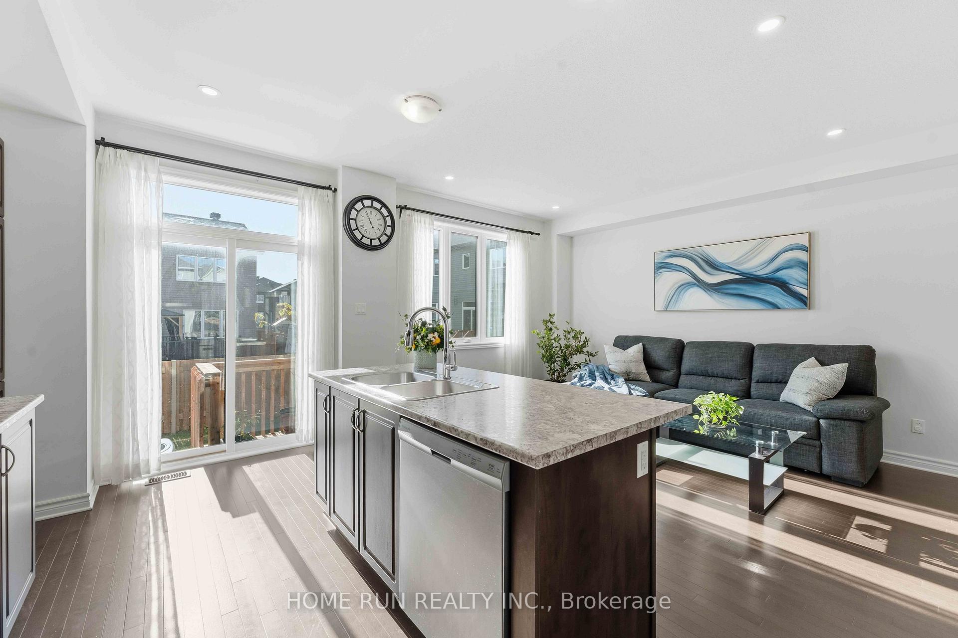 Photo 7 of 2548 Waterlilly Way, Ottawa, Barrhaven - Heritage Park — HOMEH