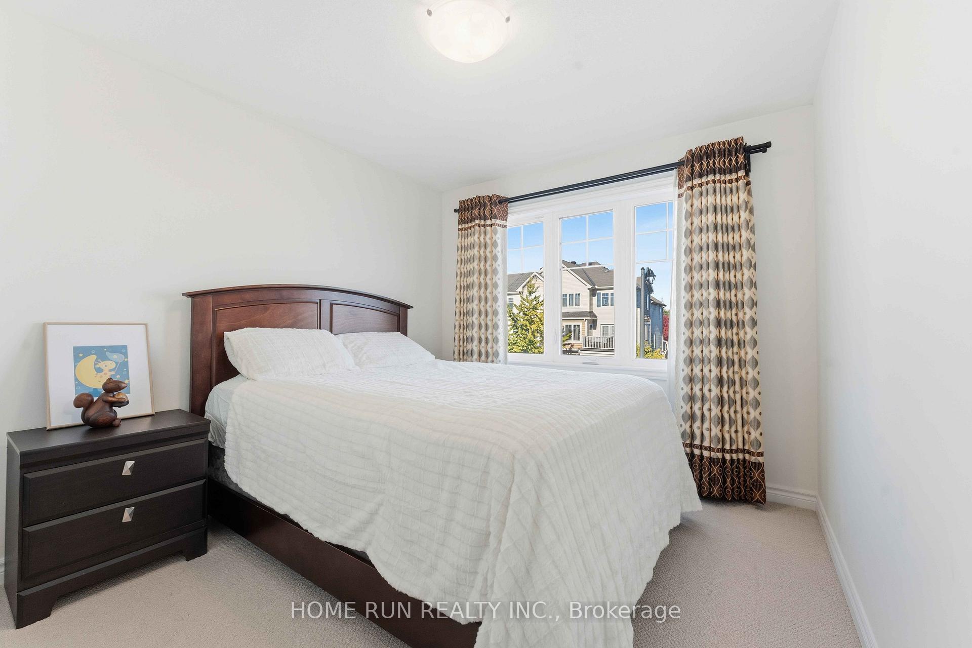 Photo 10 of 2548 Waterlilly Way, Ottawa, Barrhaven - Heritage Park — HOMEH