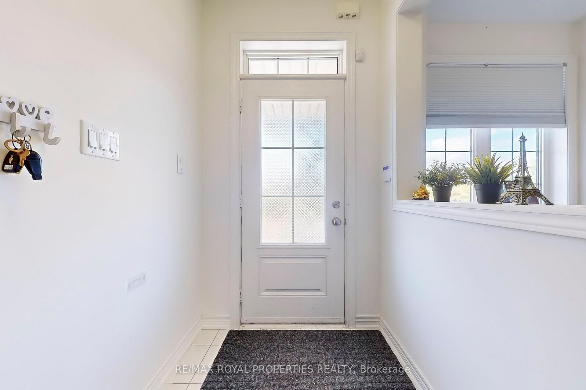 Photo 2 of 57 Decast Crescent, Markham, Box Grove — HOMEH