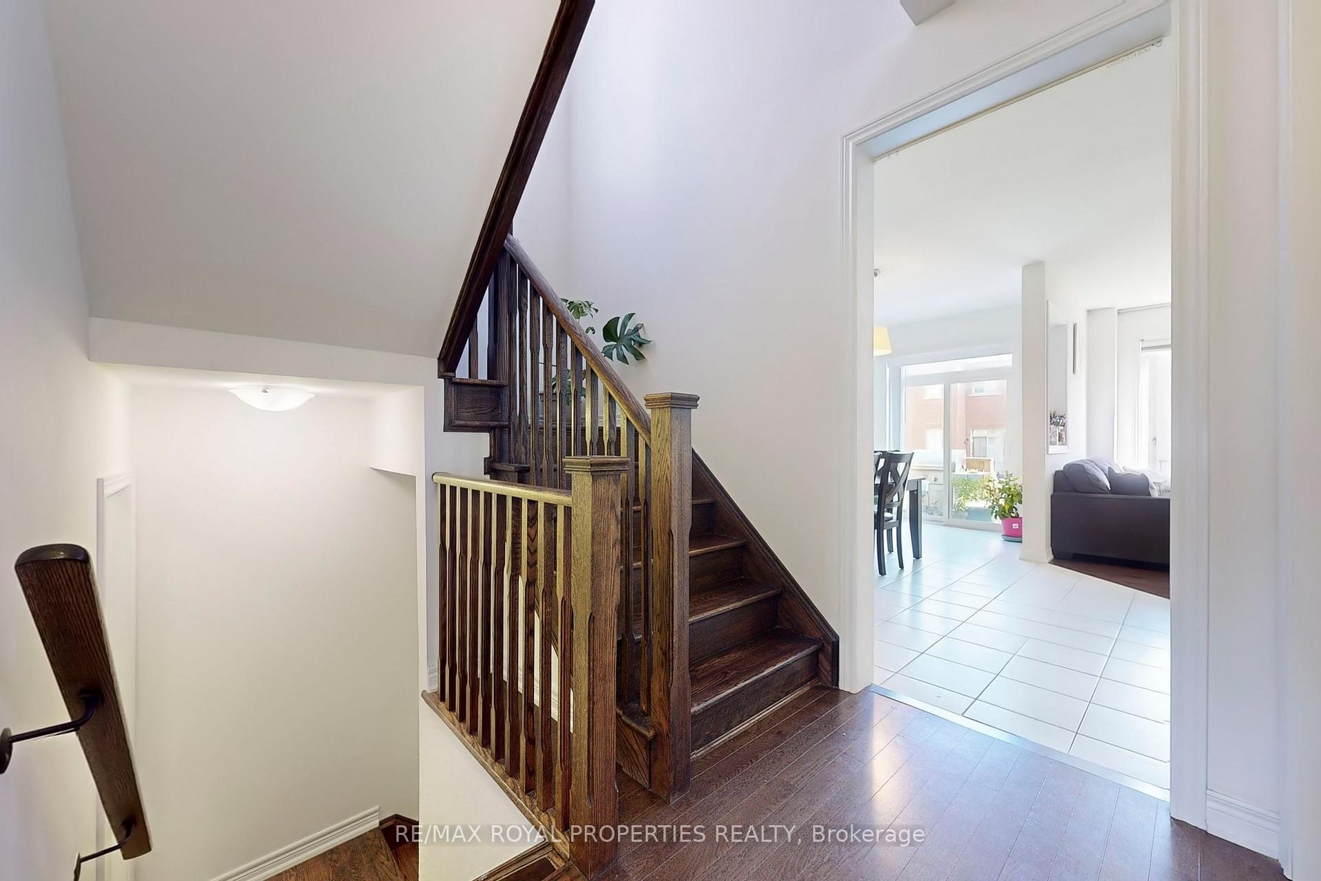 Photo 3 of 57 Decast Crescent, Markham, Box Grove — HOMEH