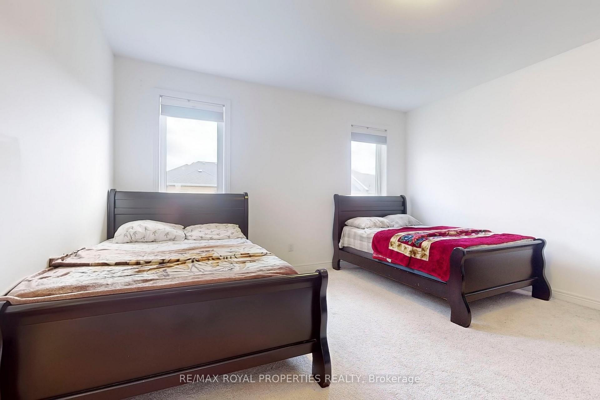Photo 4 of 57 Decast Crescent, Markham, Box Grove — HOMEH