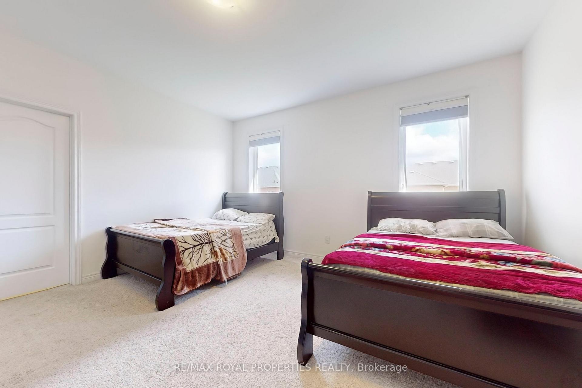 Photo 5 of 57 Decast Crescent, Markham, Box Grove — HOMEH
