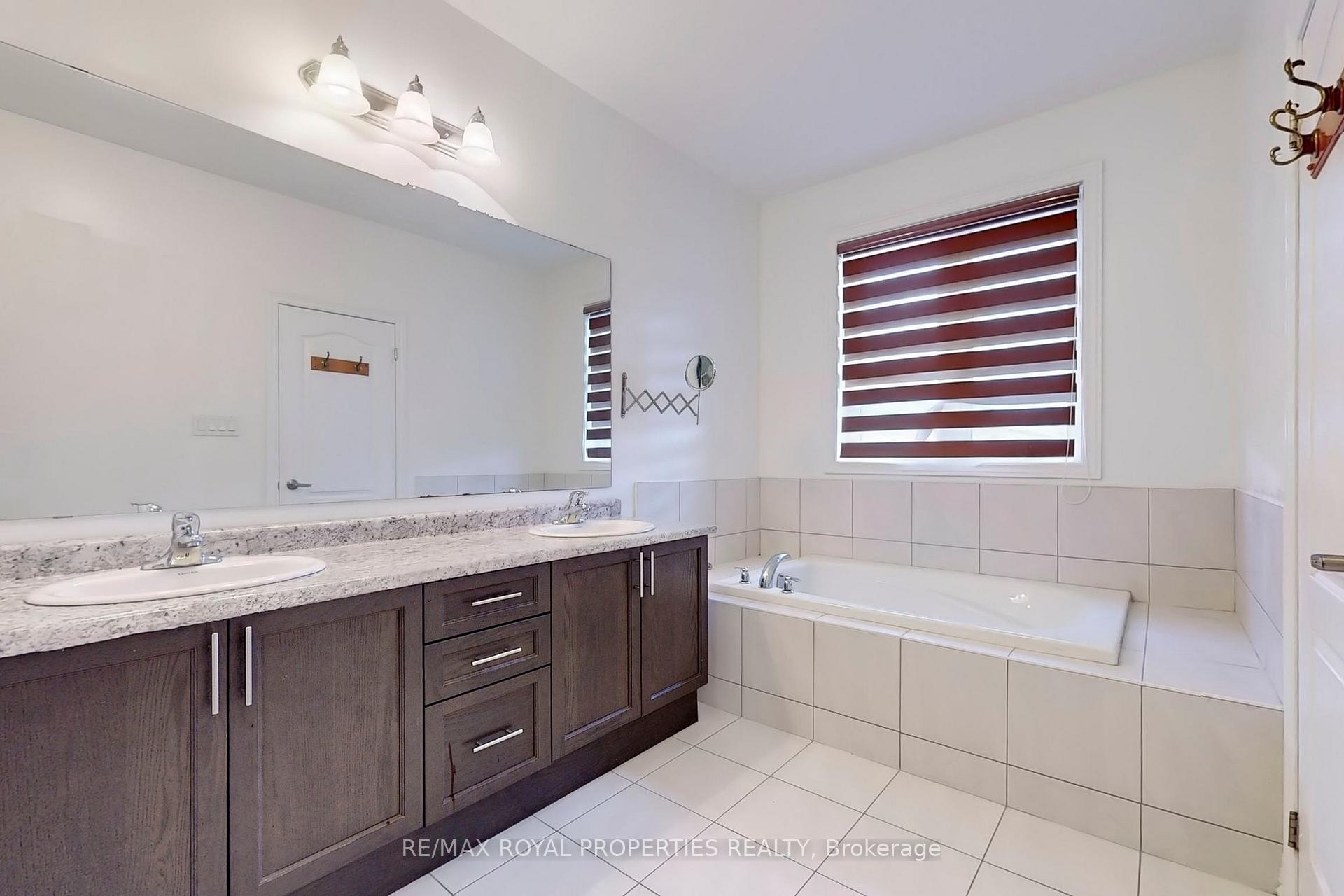 Photo 6 of 57 Decast Crescent, Markham, Box Grove — HOMEH
