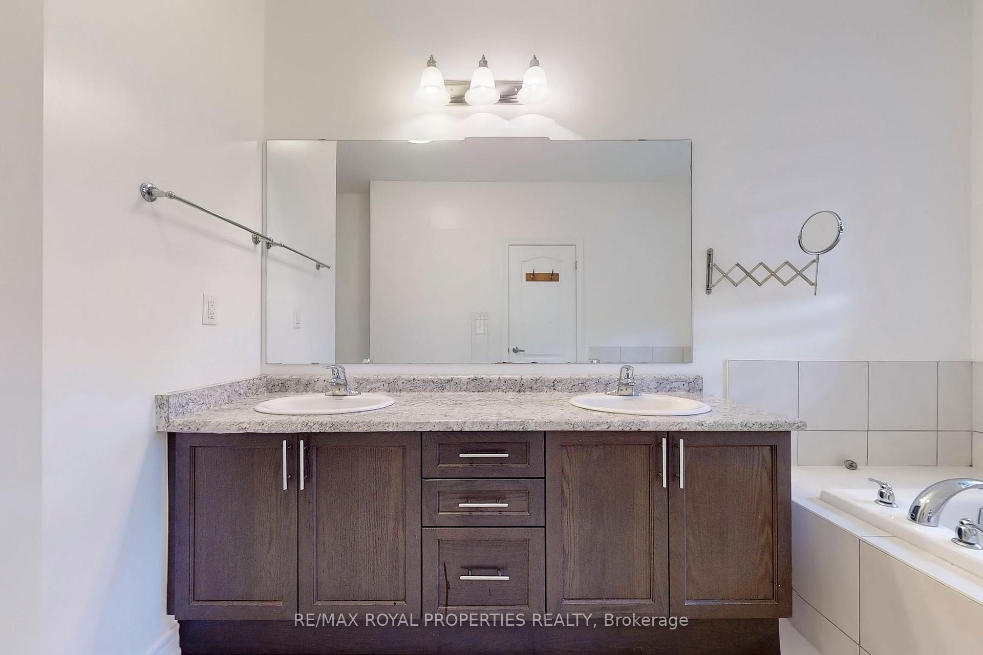 Photo 7 of 57 Decast Crescent, Markham, Box Grove — HOMEH